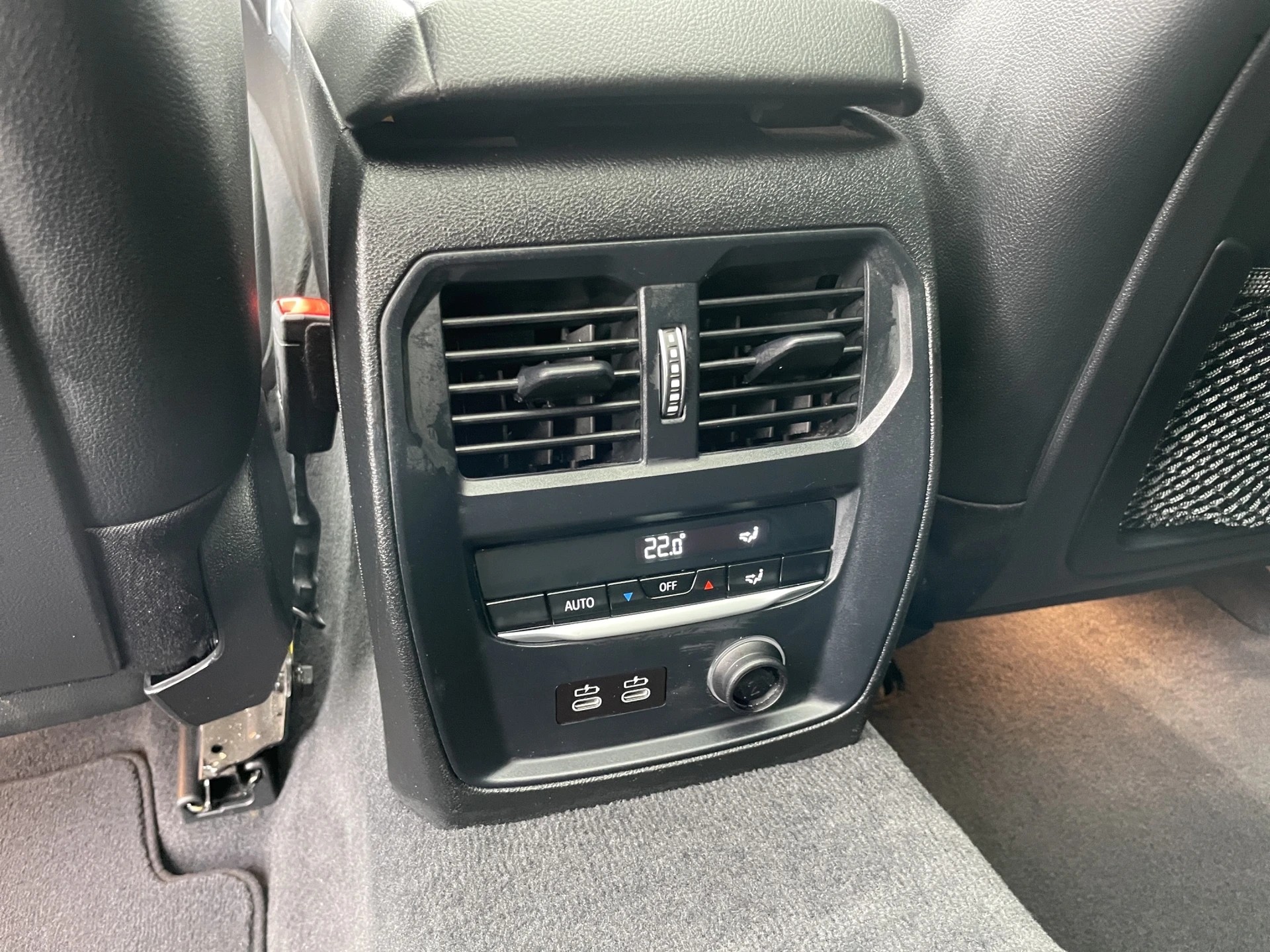 BMW 320d xDrive Touring M Sport Steptronic-image-12