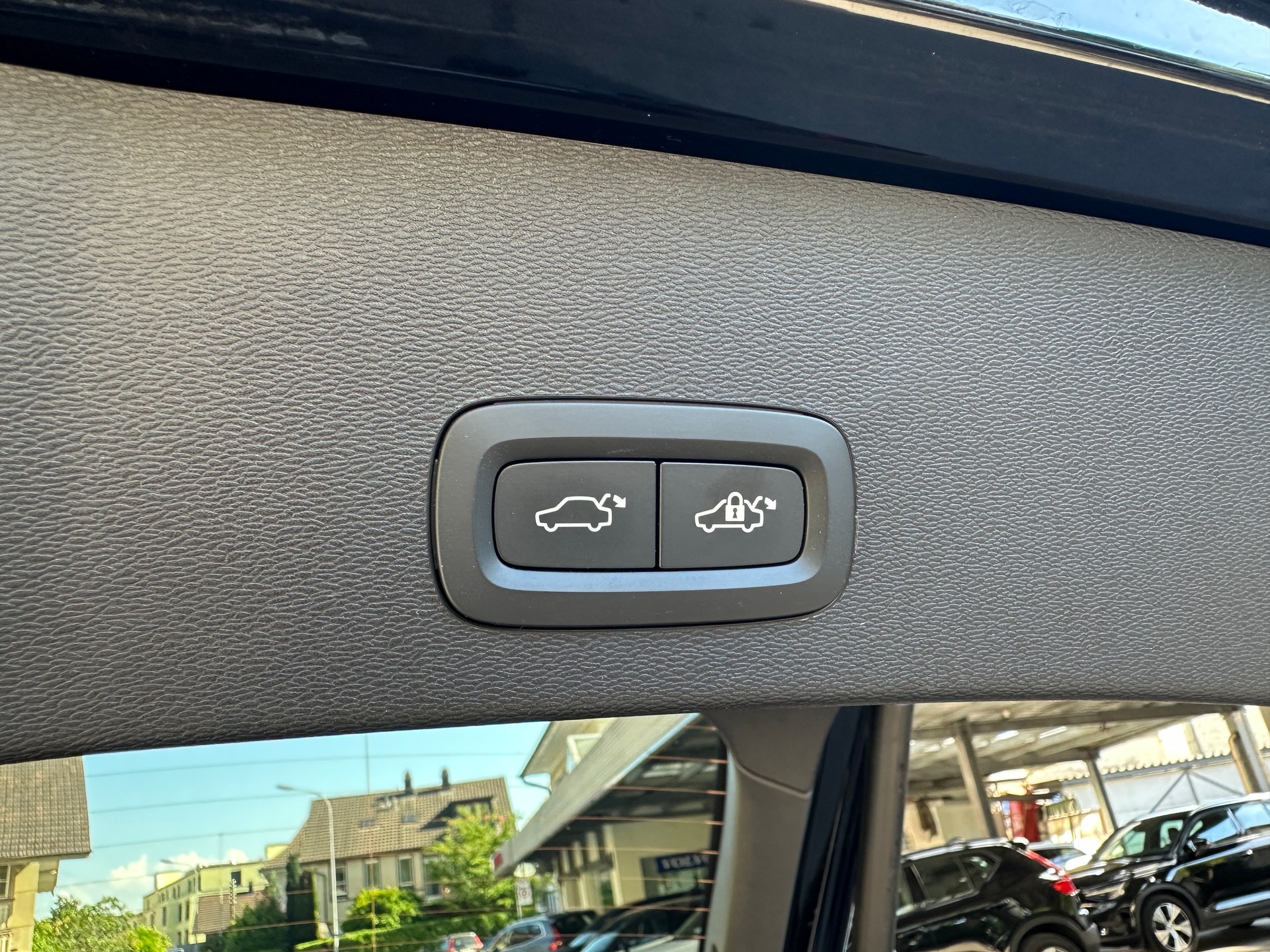 VOLVO C40 Recharge P8 Twin AWD Pure Electric Ultimate-image-15