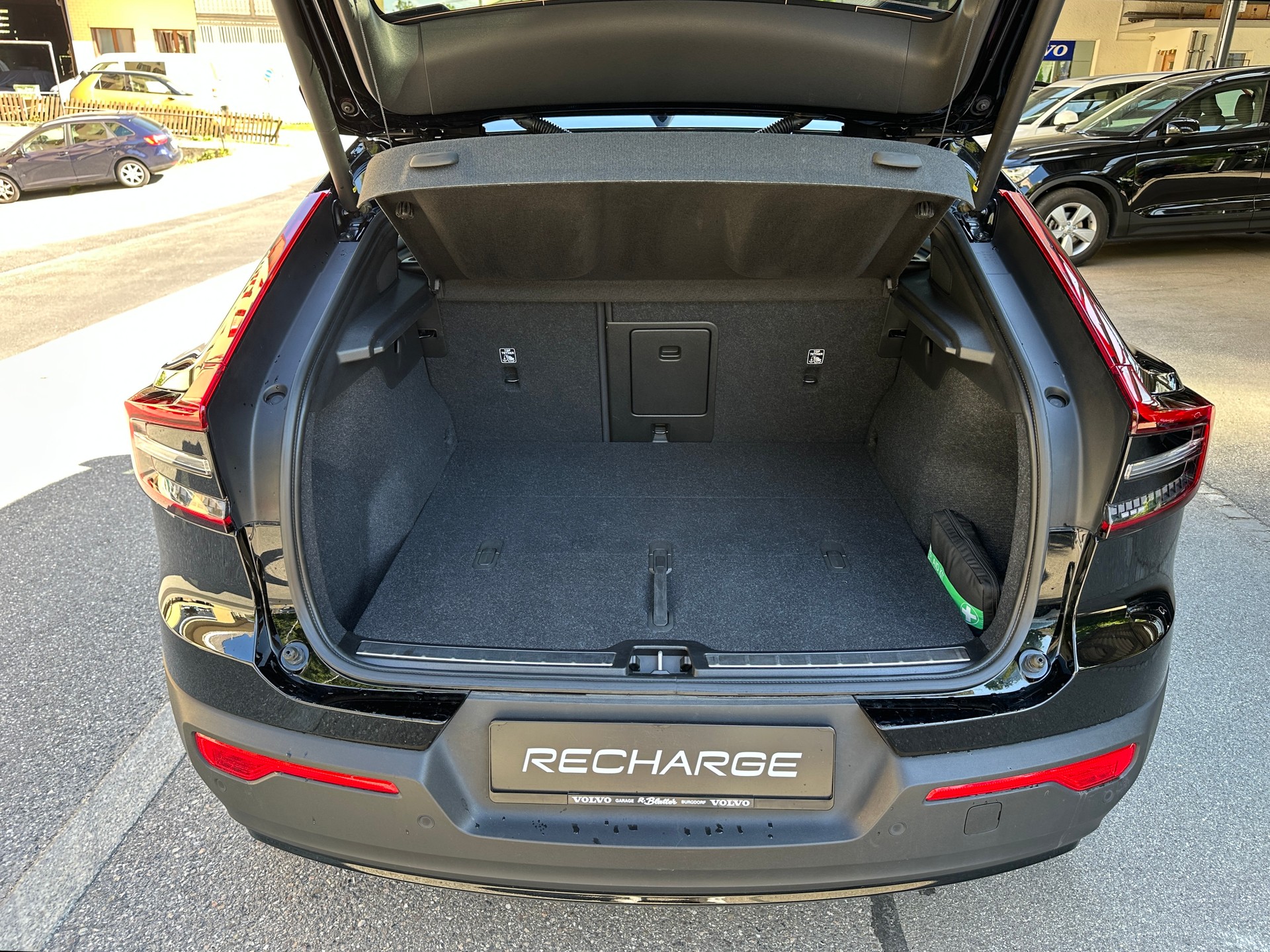 VOLVO C40 Recharge P8 Twin AWD Pure Electric Ultimate-image-13