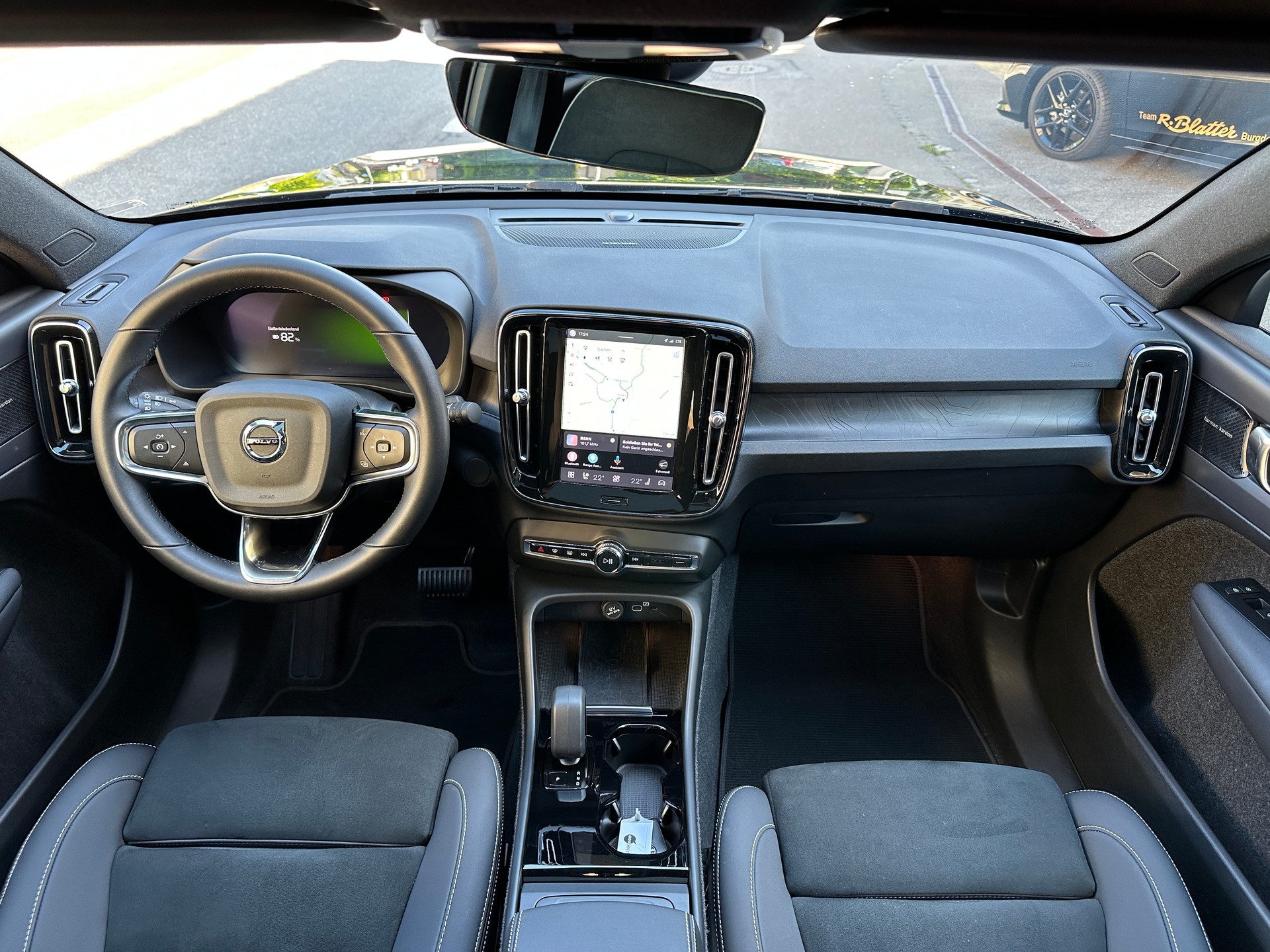 VOLVO C40 Recharge P8 Twin AWD Pure Electric Ultimate-image-7