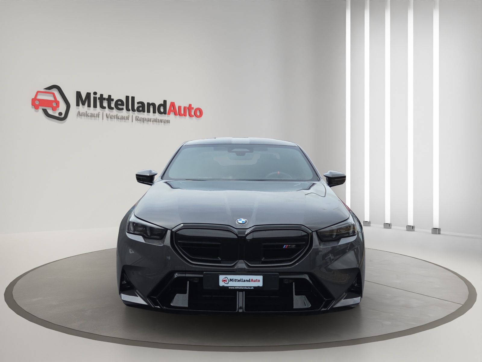 BMW M5 xDrive-showroom-element-1