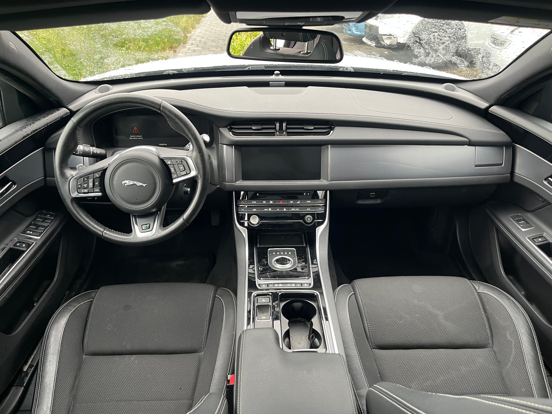 JAGUAR XF Sportbrake 25d R-Sport AWD Automatic-image-12