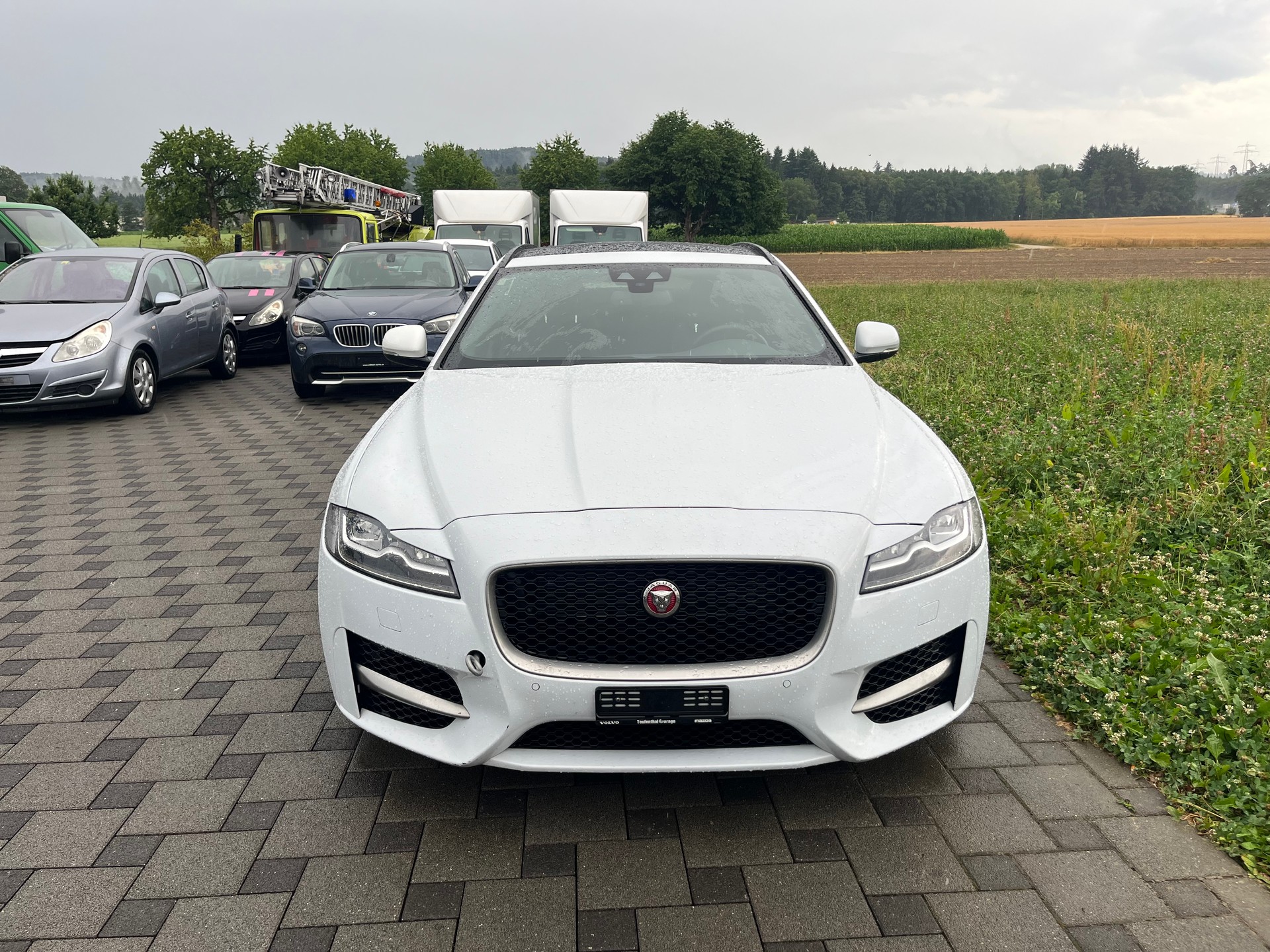 JAGUAR XF Sportbrake 25d R-Sport AWD Automatic-image-2
