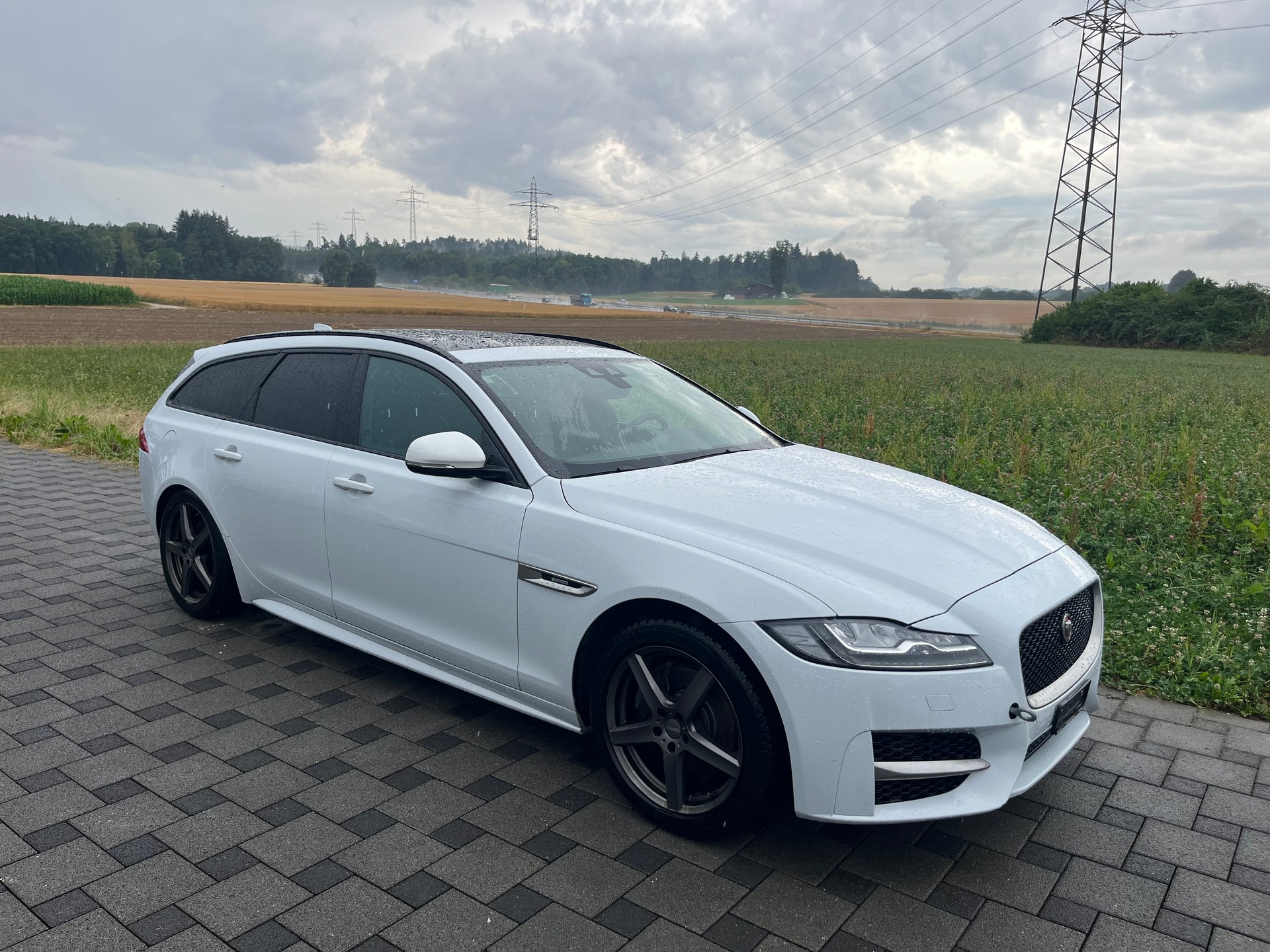 JAGUAR XF Sportbrake 25d R-Sport AWD Automatic-image-3