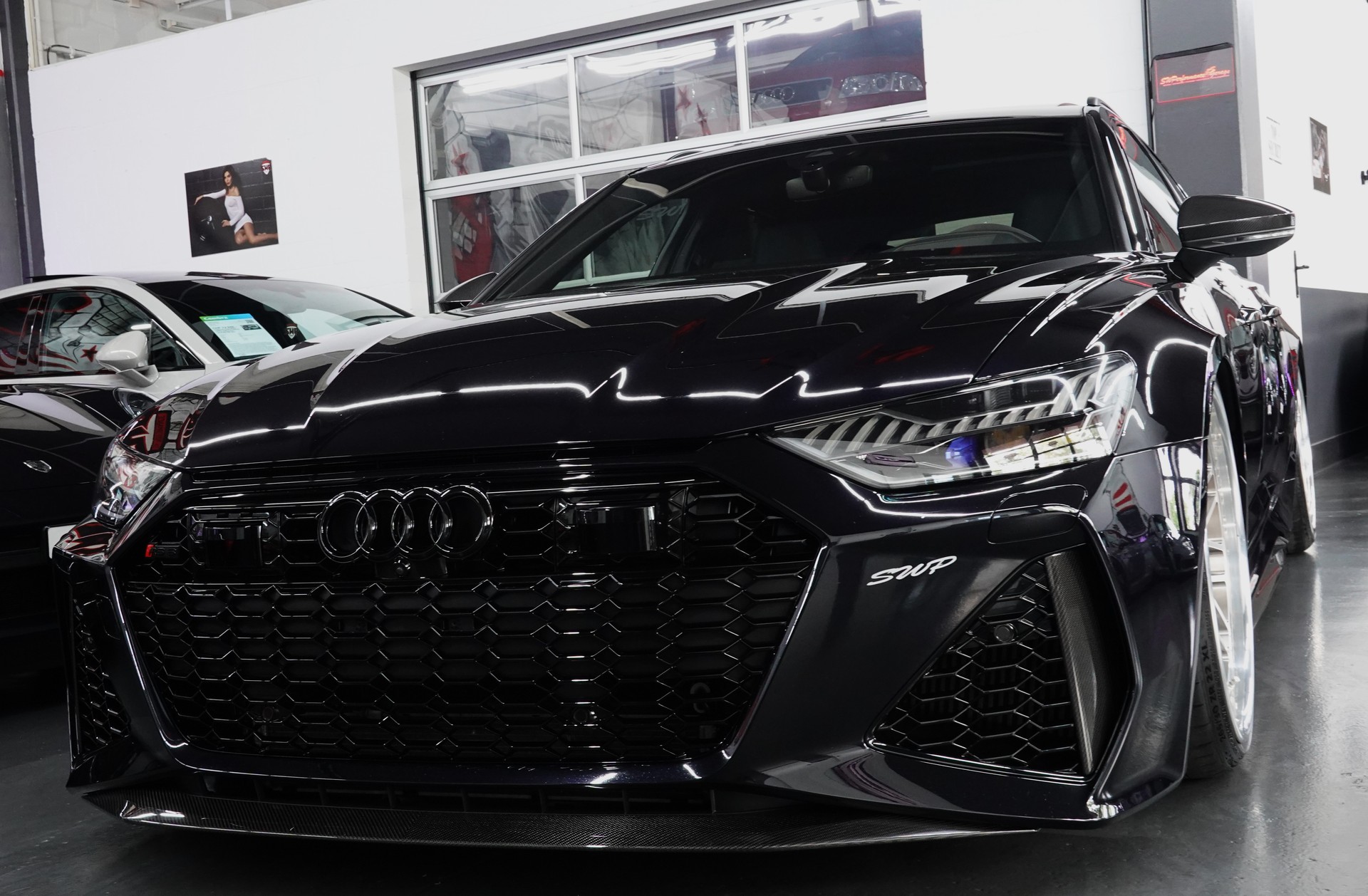 AUDI RS6 AVANT 4.0 TFSI V8 QUATTRO 1OF1 KW-ROTIFORM-CARBON-AKRA-APR ON TOP-showroom-element-3