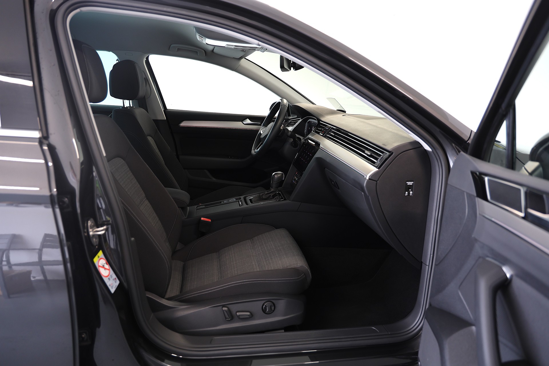 VW Passat 2.0 TDI BMT Business DSG-image-11