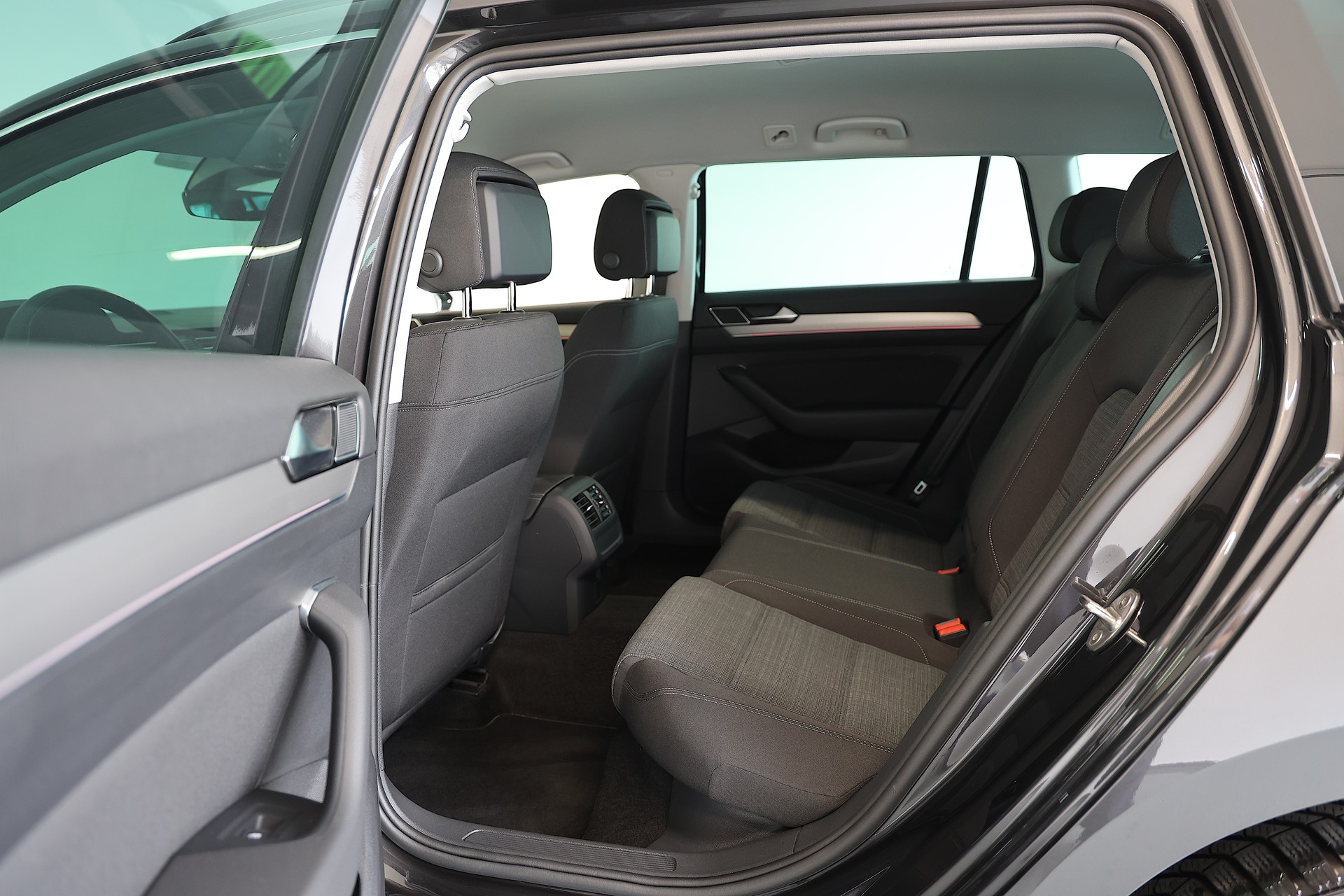 VW Passat 2.0 TDI BMT Business DSG-image-14