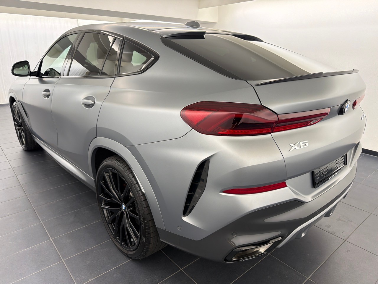 BMW X6 xDrive 48V 40d M Sport Pro-showroom-element-1