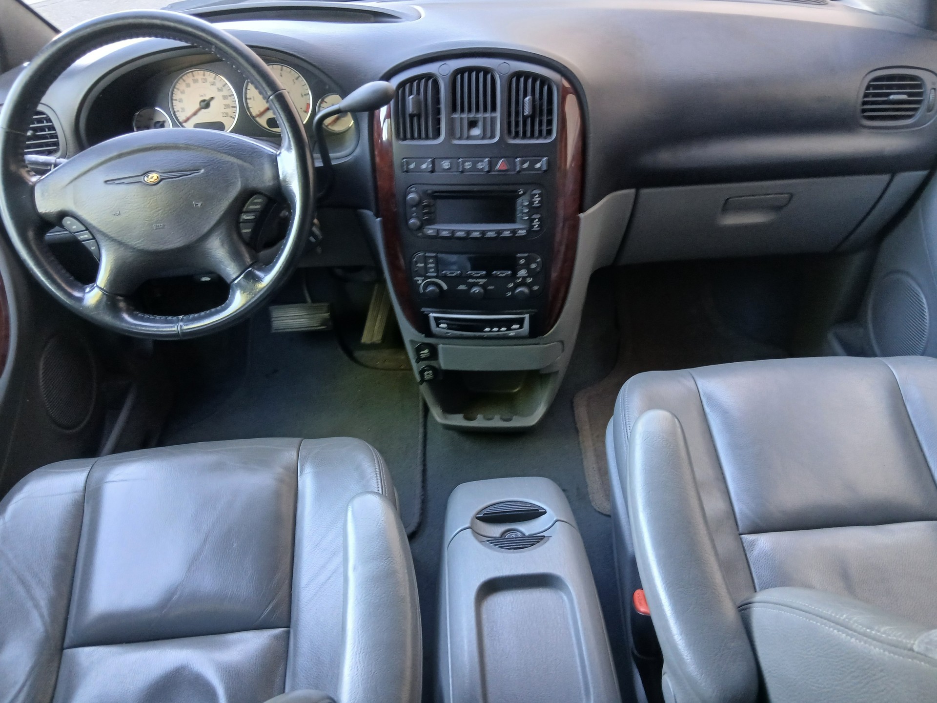CHRYSLER Grand Voyager 3.3 LTD AWD-image-13