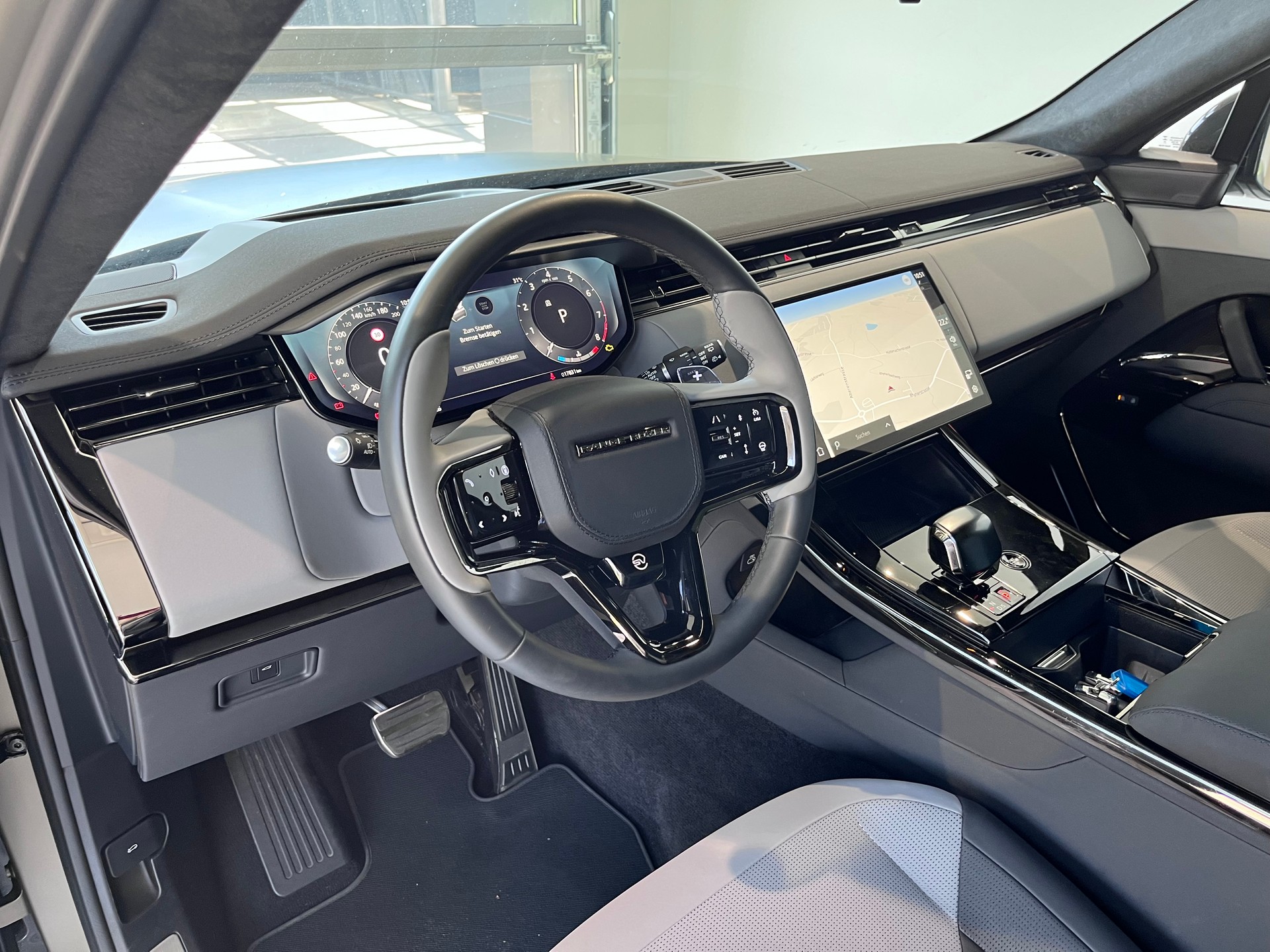 LAND ROVER Range Rover Sport P635 SV EDITION ONE-image-4