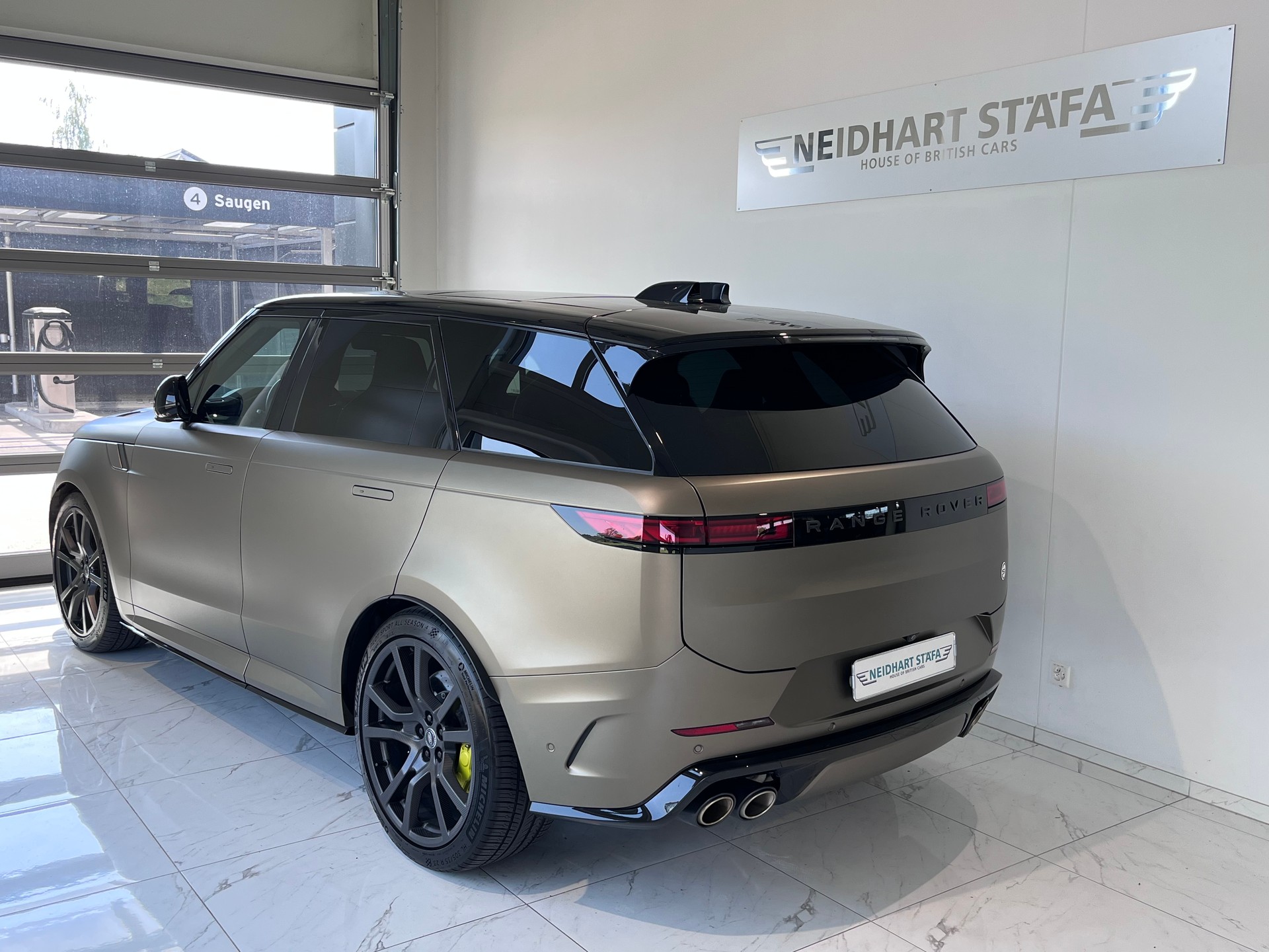 LAND ROVER Range Rover Sport P635 SV EDITION ONE-showroom-element-2