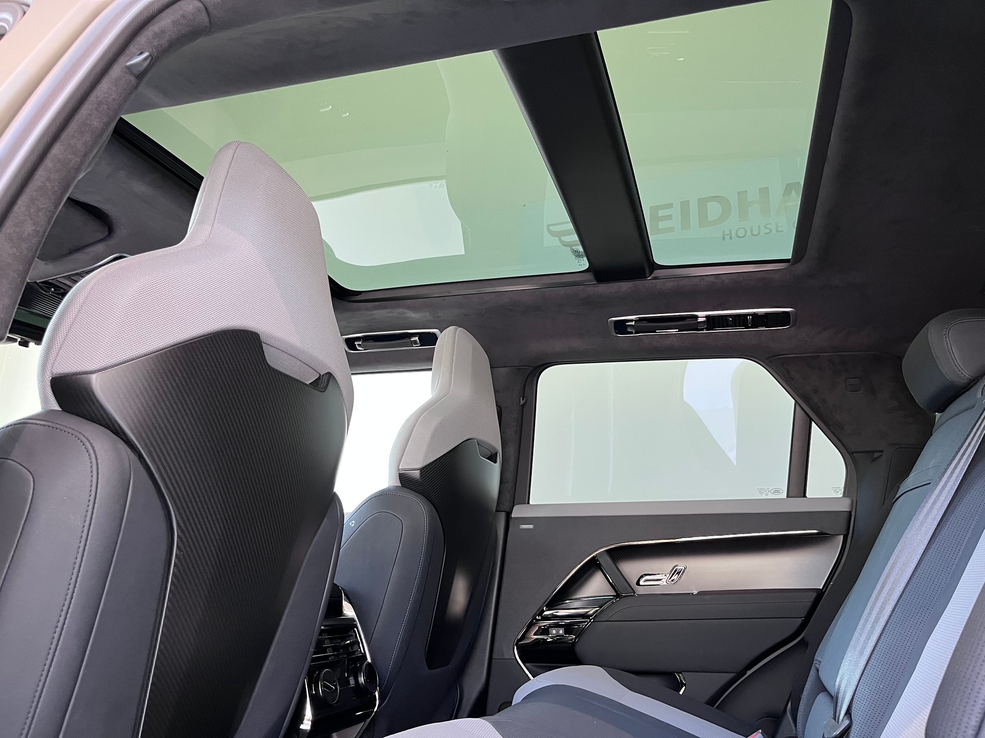 LAND ROVER Range Rover Sport P635 SV EDITION ONE-image-7