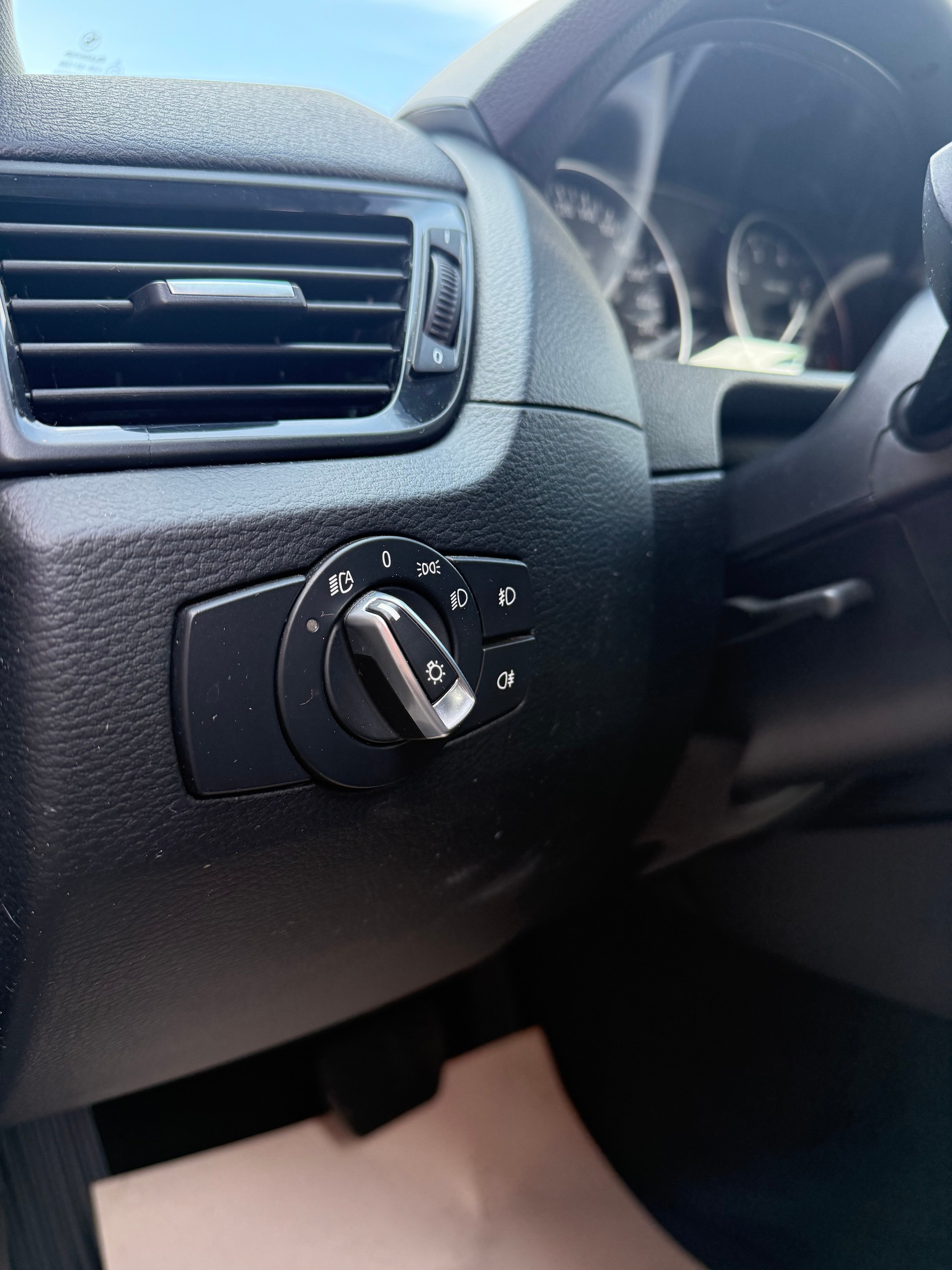 BMW X1 xDrive 20i Steptronic-image-7