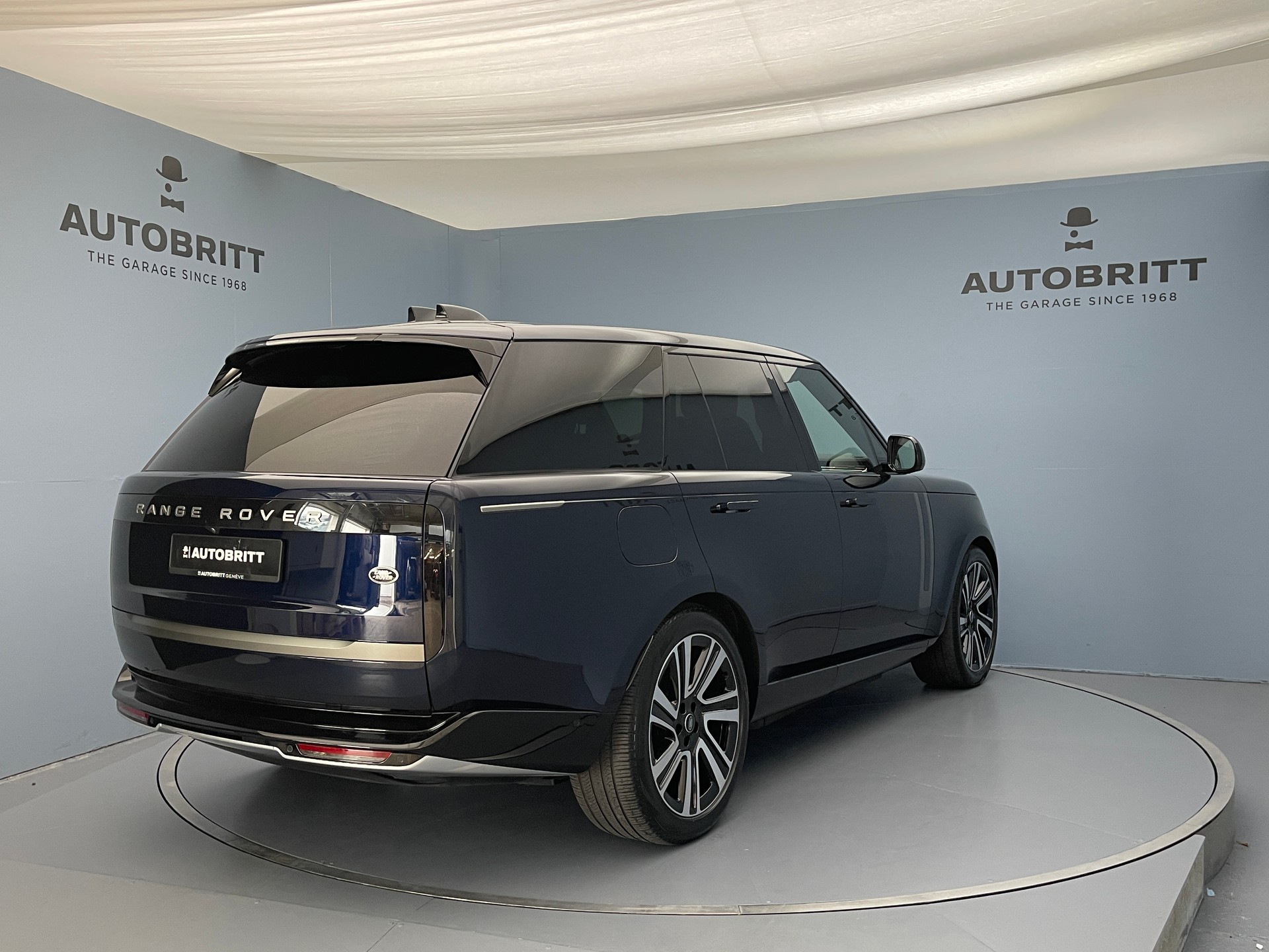 LAND ROVER Range Rover 3.0 Si6 P440e SE-showroom-element-3