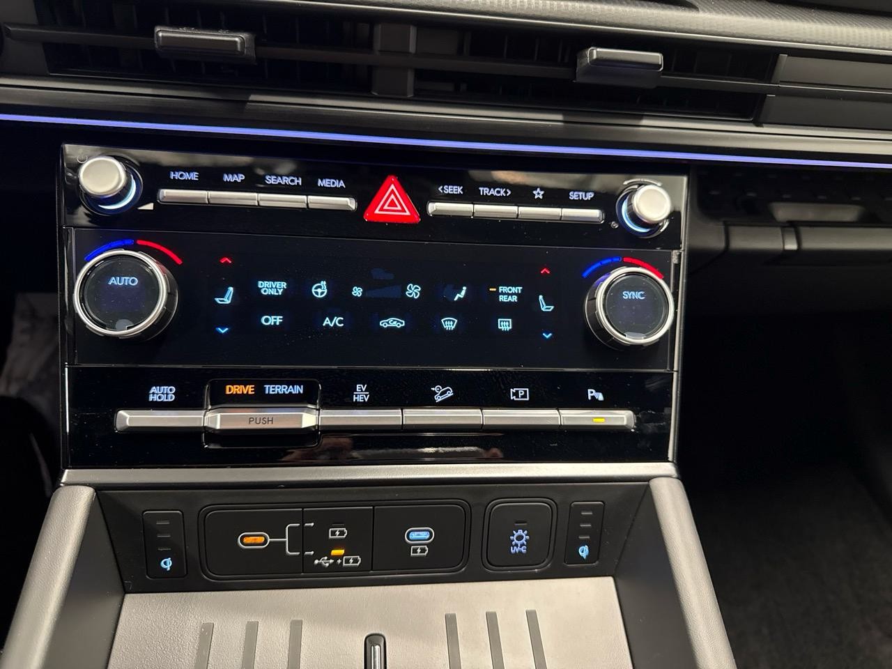 HYUNDAI Santa Fe 1.6 T-GDi PHEV Calligraphy 4WD Automatic-image-7