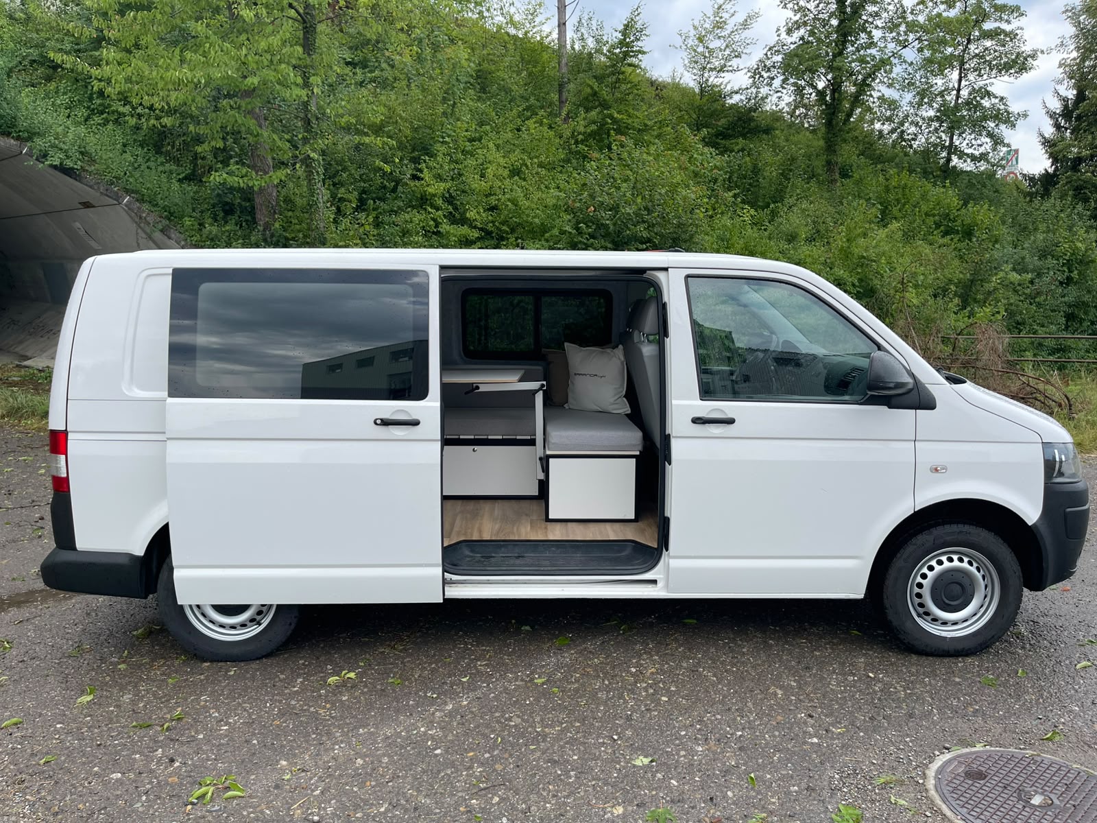 VW T5 Saranda Beach
