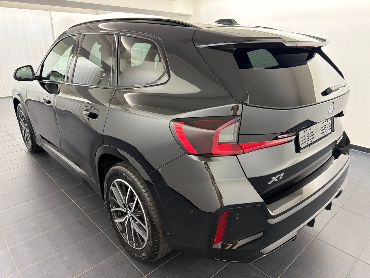 BMW X1 sDrive 18i M Sport-showroom-element-1