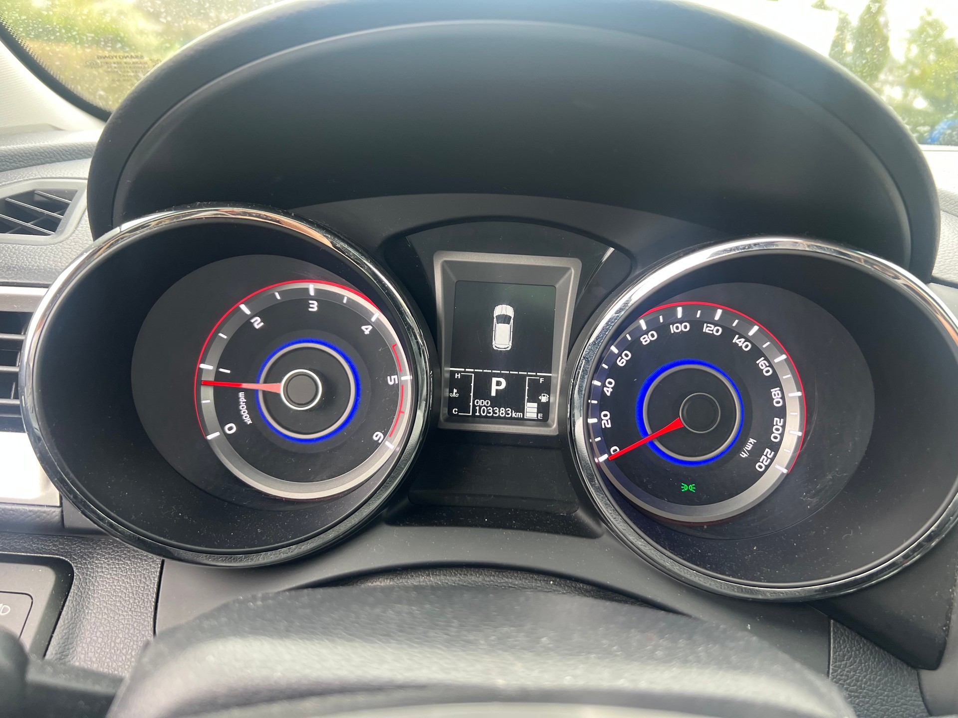 KGM-SsangYong Tivoli 1.6 eXDi Quartz 4WD Automatic-image-12