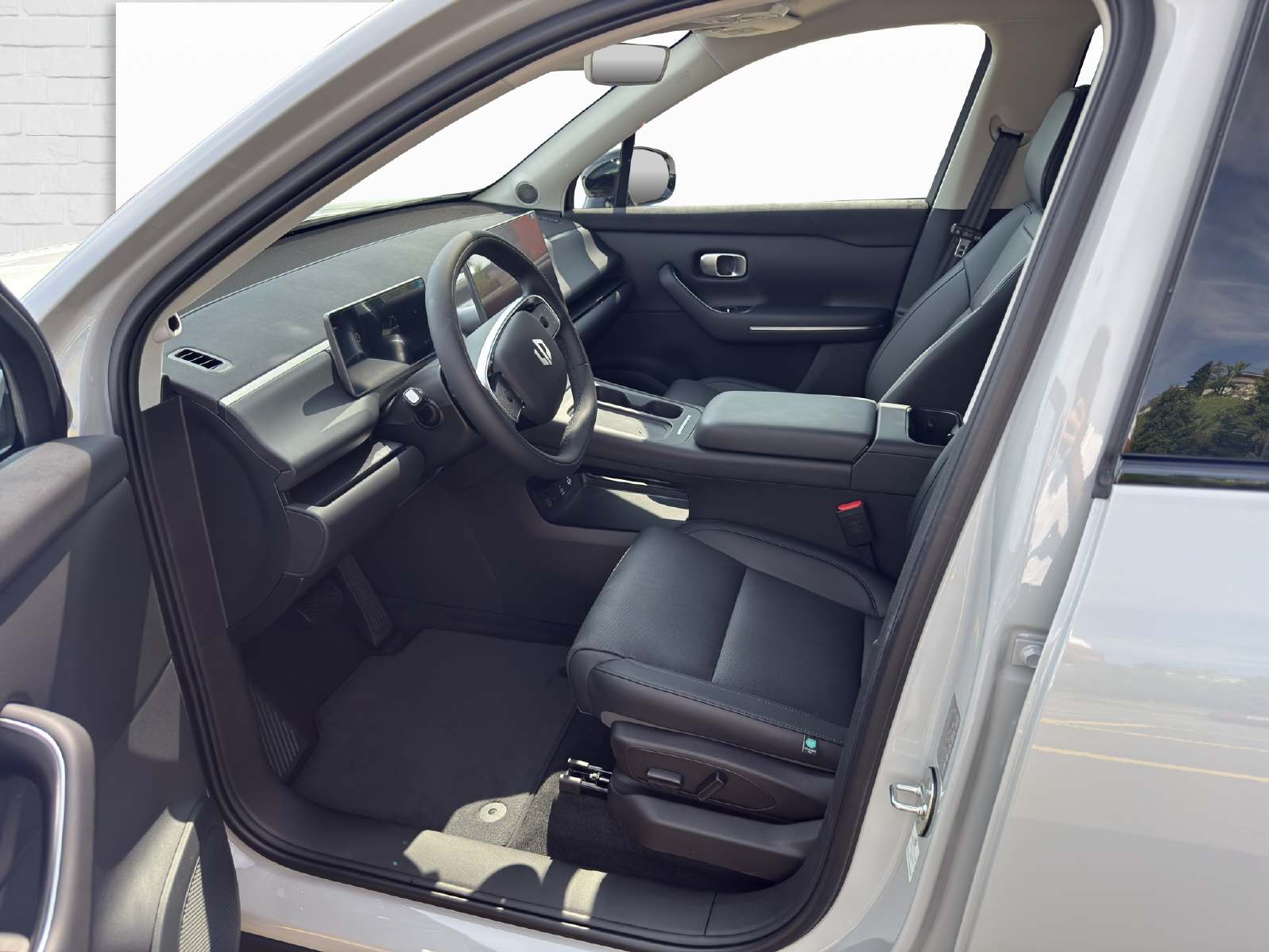 LEAPMOTOR C10 EV AWD-image-5
