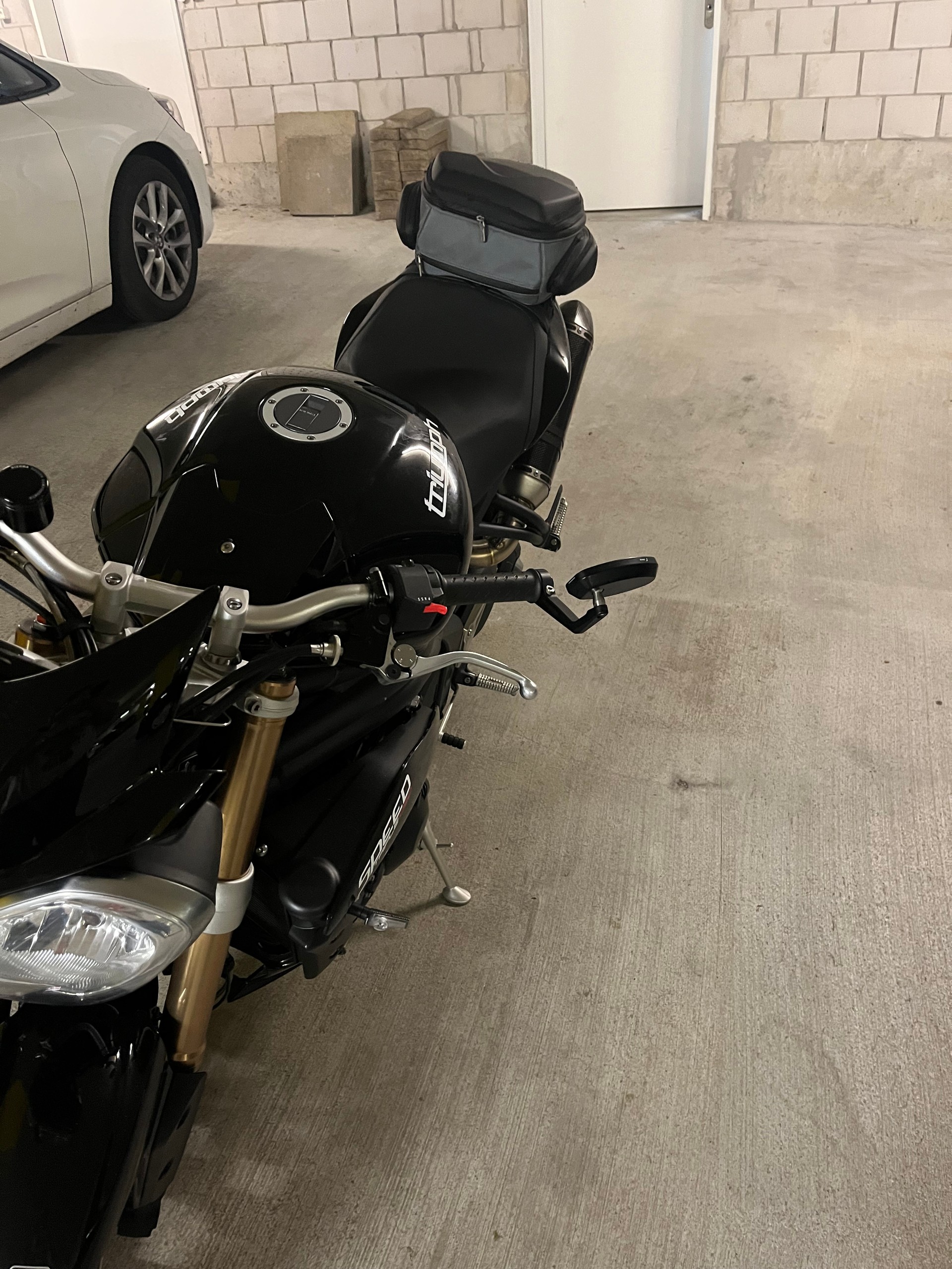 TRIUMPH Speed Triple 1050 ABS-image-9
