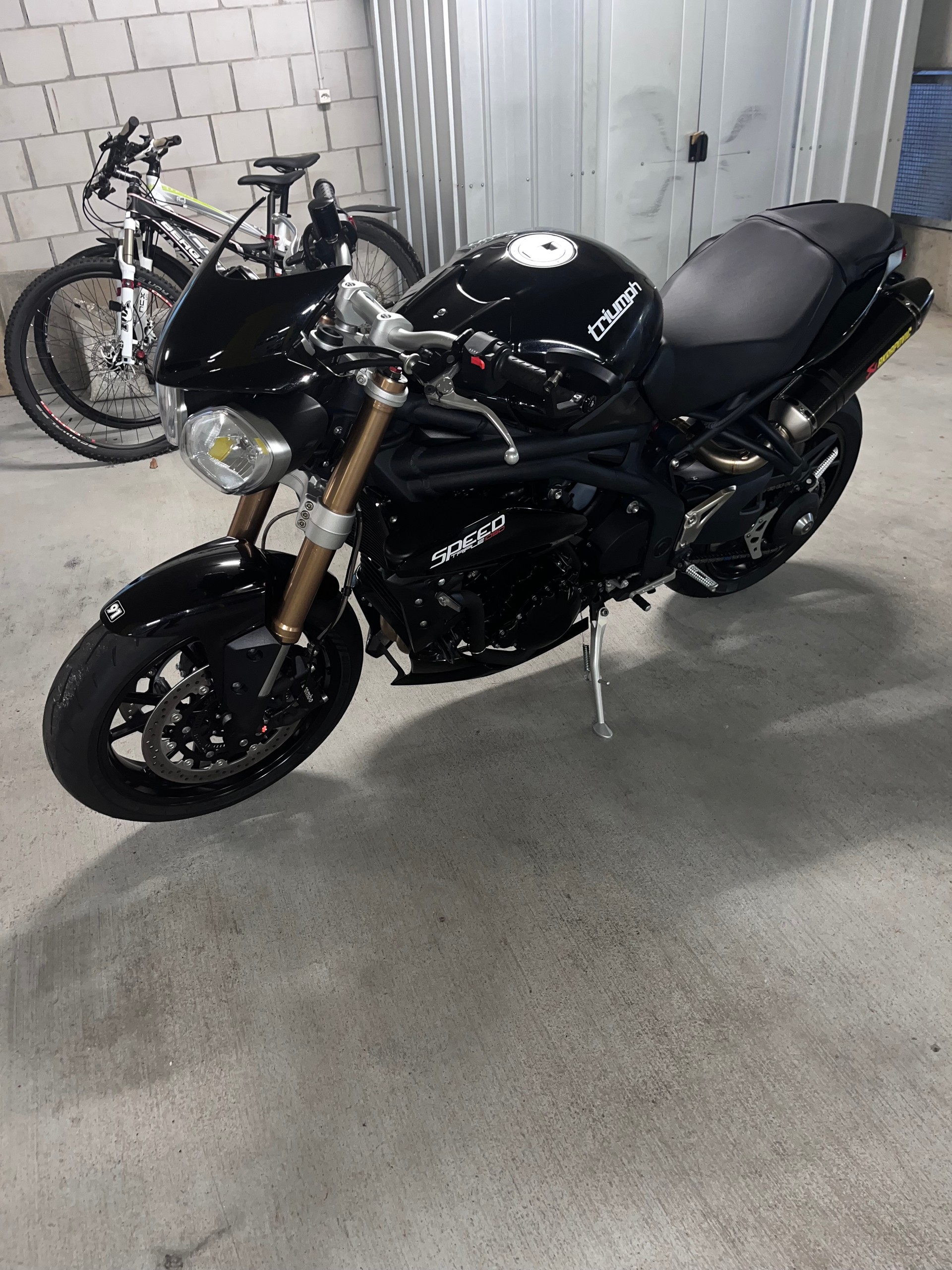 TRIUMPH Speed Triple 1050 ABS-image-1