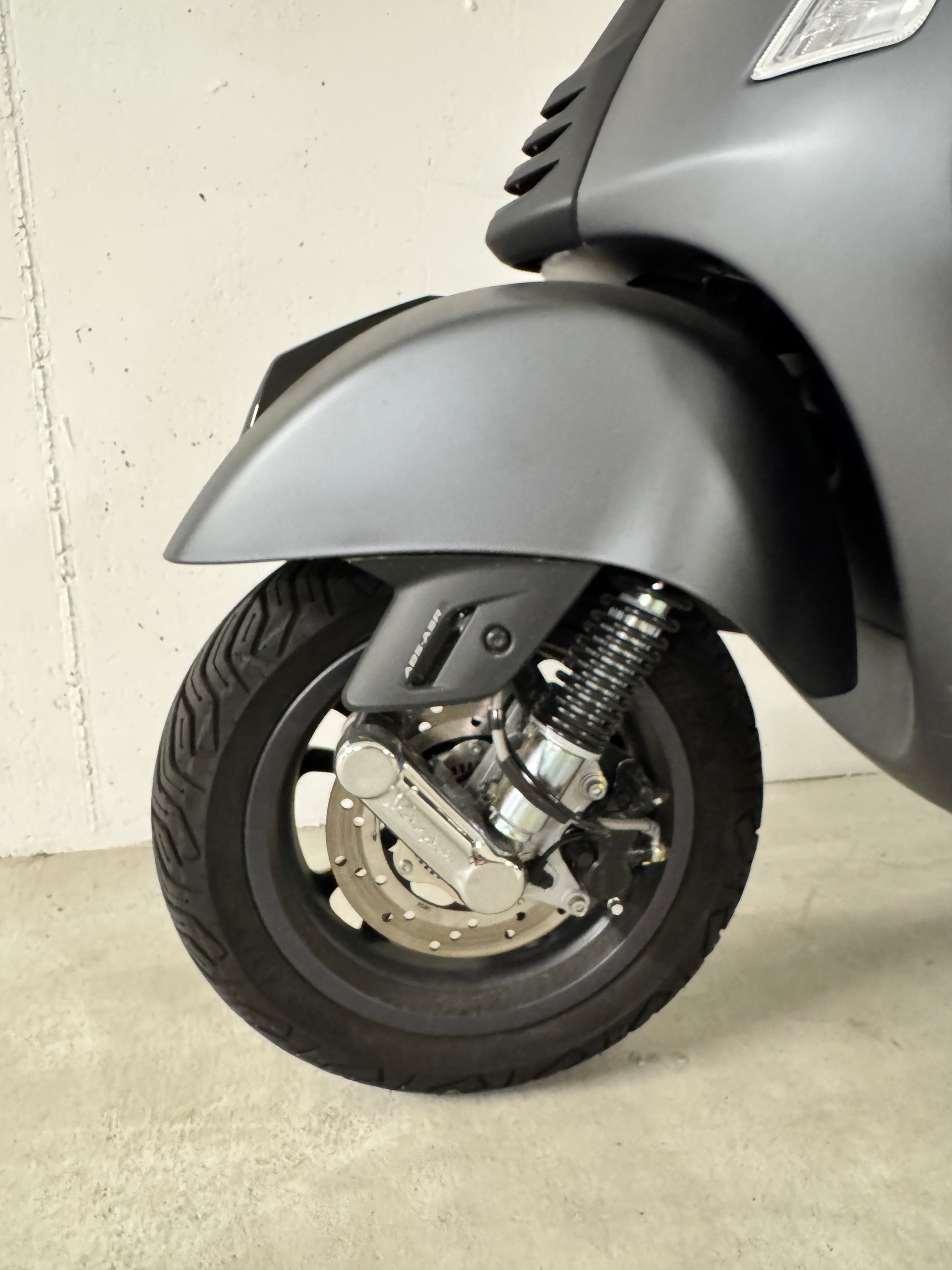 PIAGGIO Vespa GTS 125 Super Sport ABS-image-4