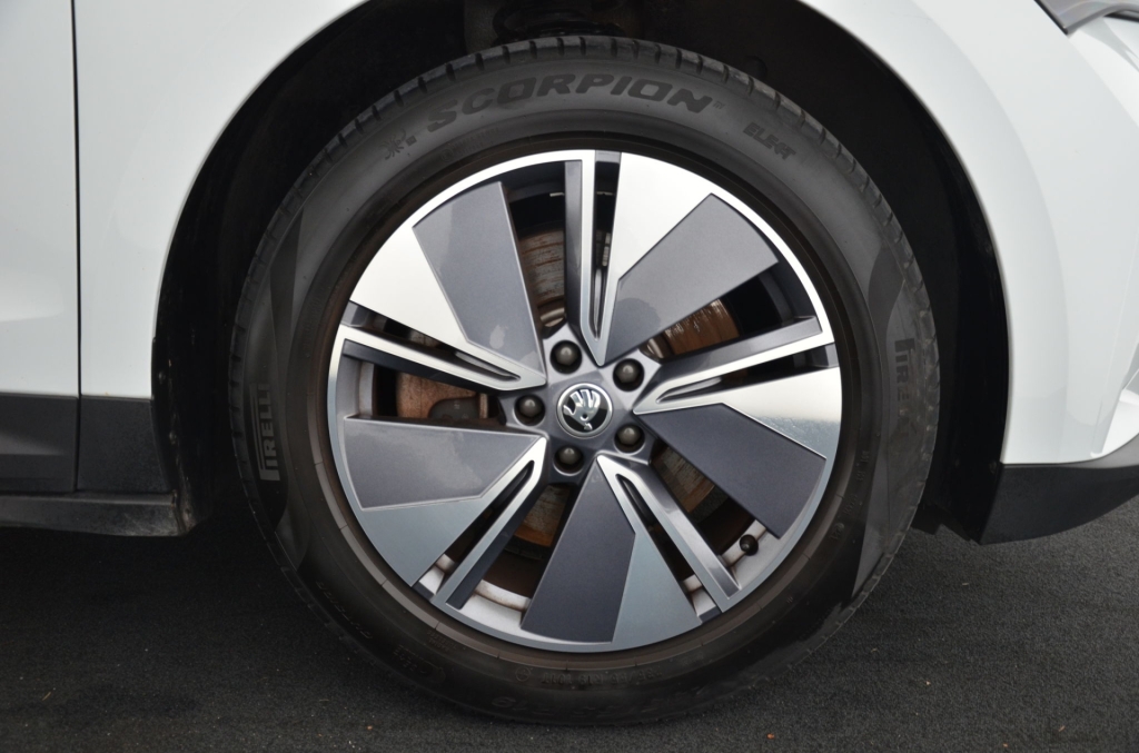 SKODA Enyaq iV 80-image-9