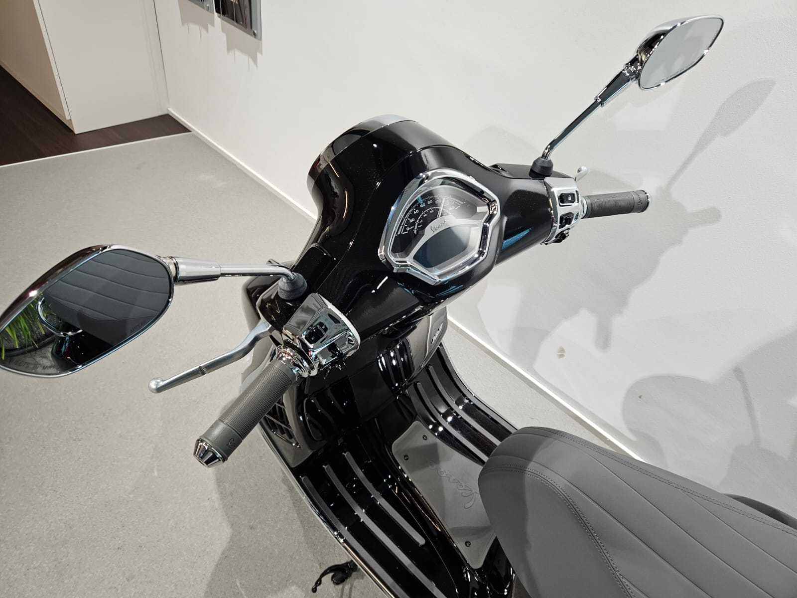 PIAGGIO Vespa GTS 125 RST Euro 5+-image-4