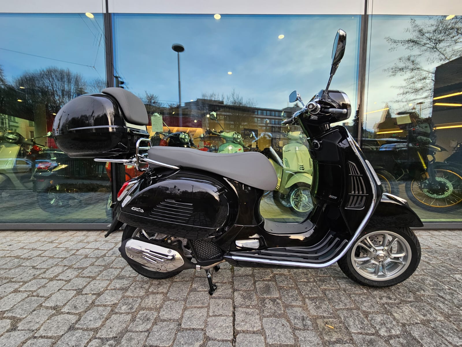 PIAGGIO Vespa GTS 125 RST Euro 5+-showroom-element-2