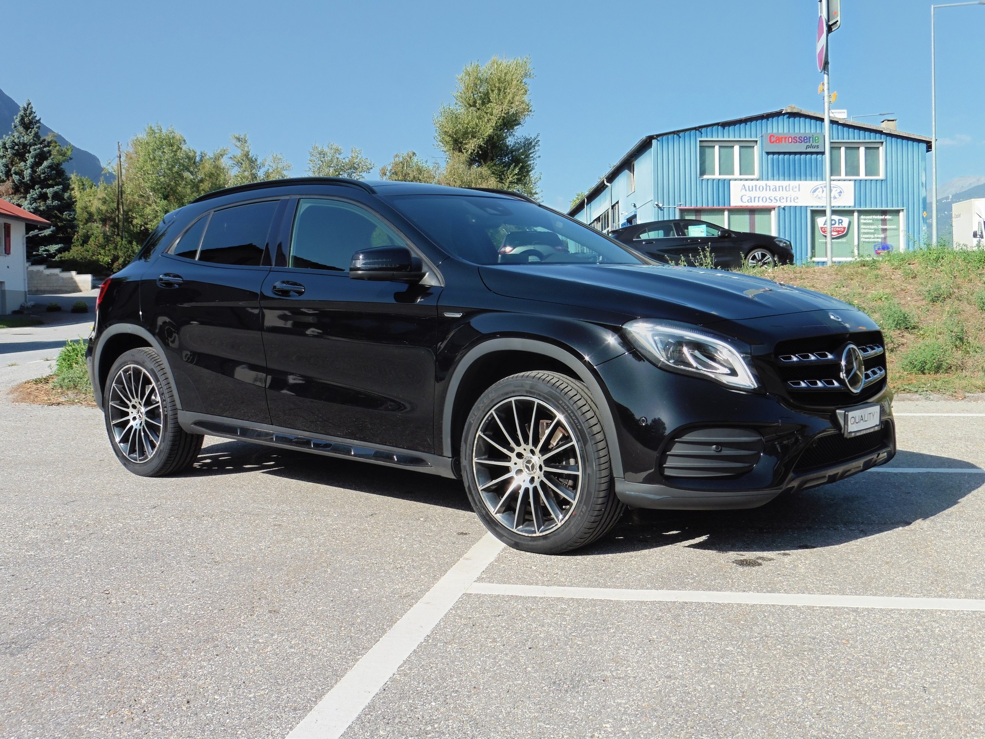 MERCEDES-BENZ GLA 250 AMG Line 4Matic 7G-DCT-showroom-element-2