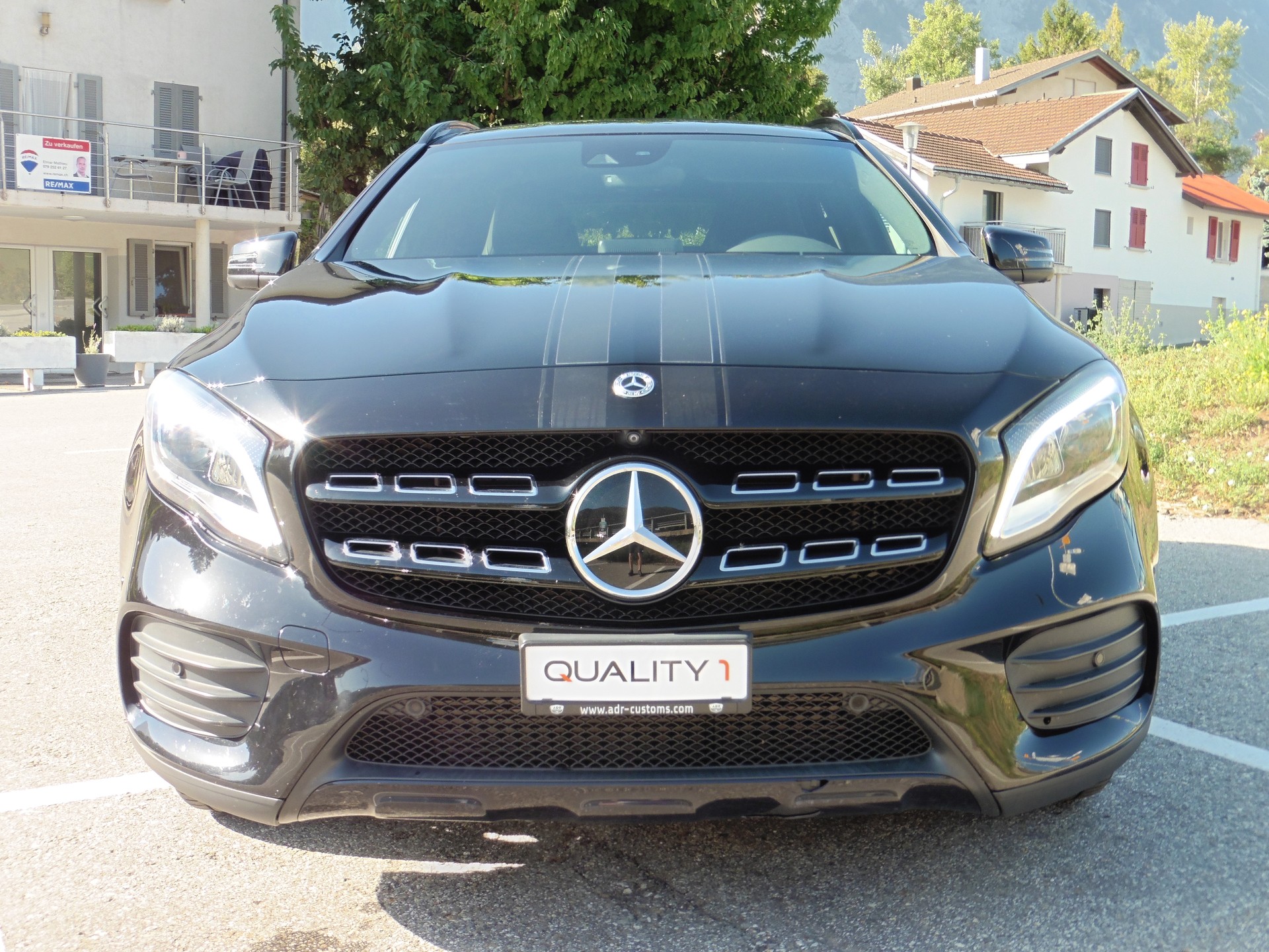 MERCEDES-BENZ GLA 250 AMG Line 4Matic 7G-DCT-image-4