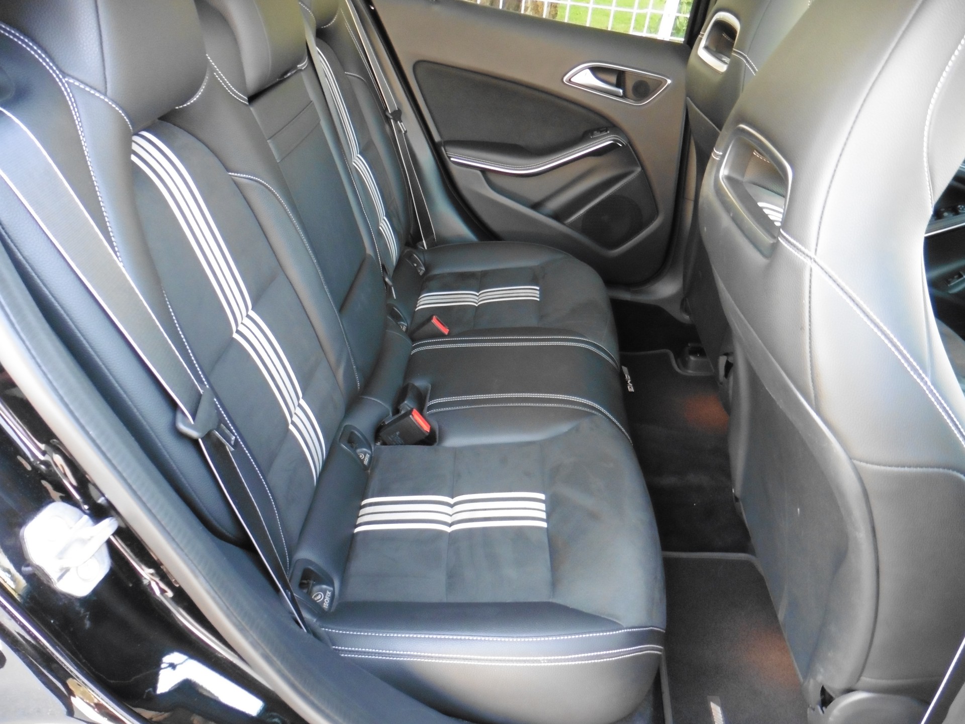 MERCEDES-BENZ GLA 250 AMG Line 4Matic 7G-DCT-image-25