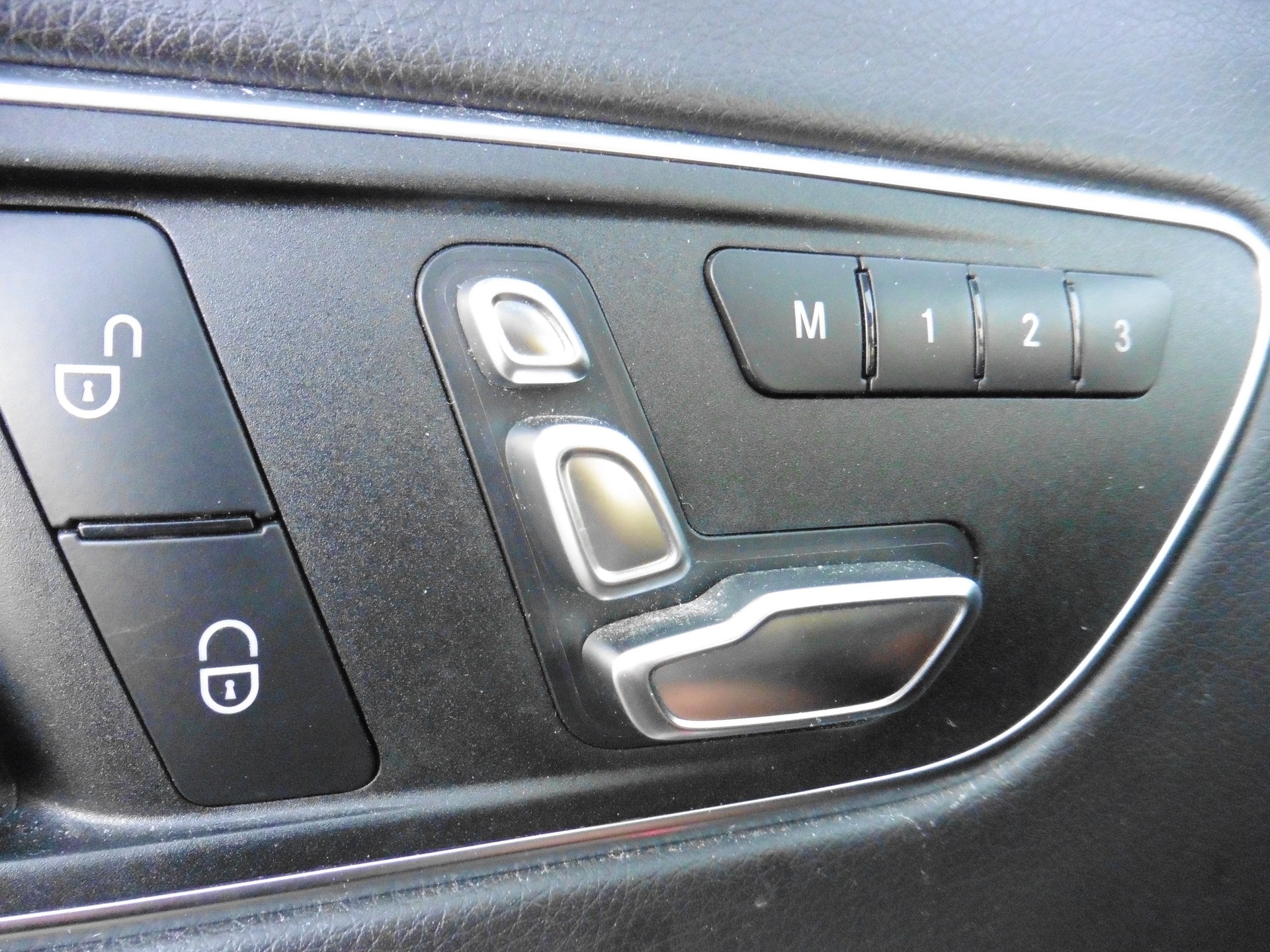 MERCEDES-BENZ GLA 250 AMG Line 4Matic 7G-DCT-image-17