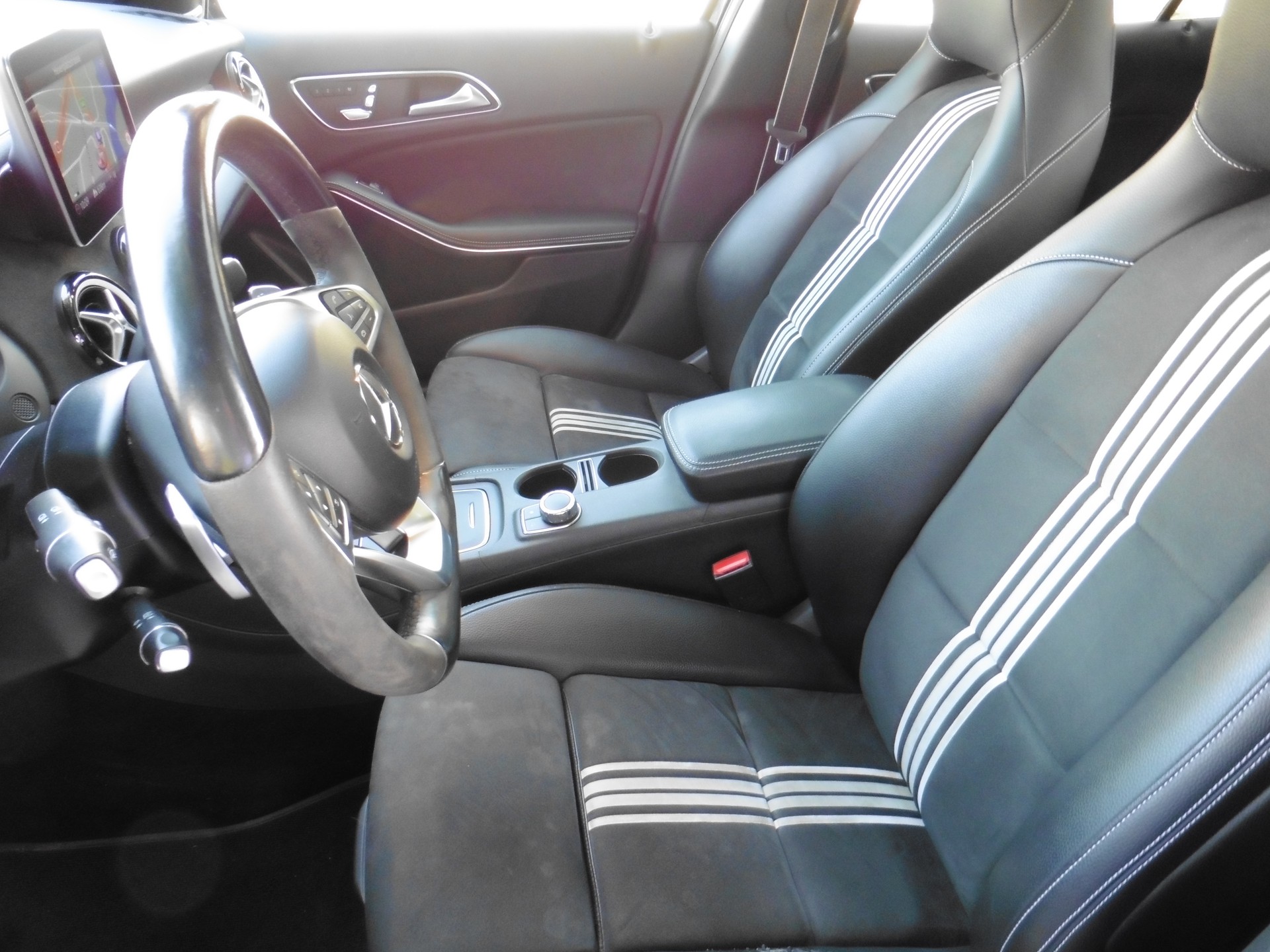 MERCEDES-BENZ GLA 250 AMG Line 4Matic 7G-DCT-image-19