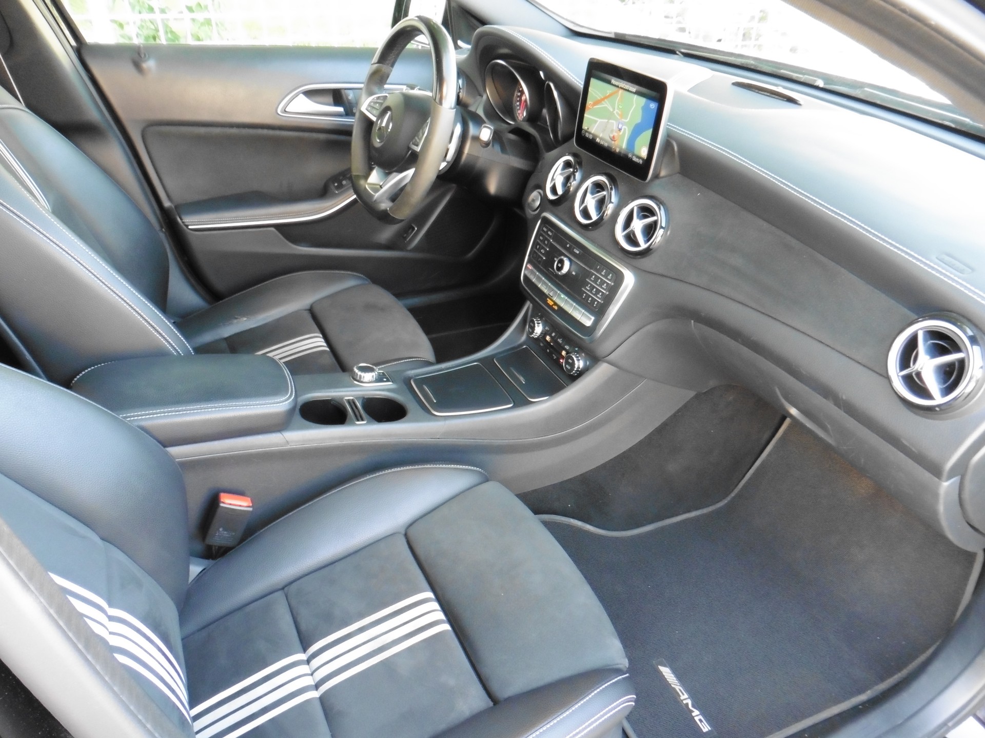 MERCEDES-BENZ GLA 250 AMG Line 4Matic 7G-DCT-image-26
