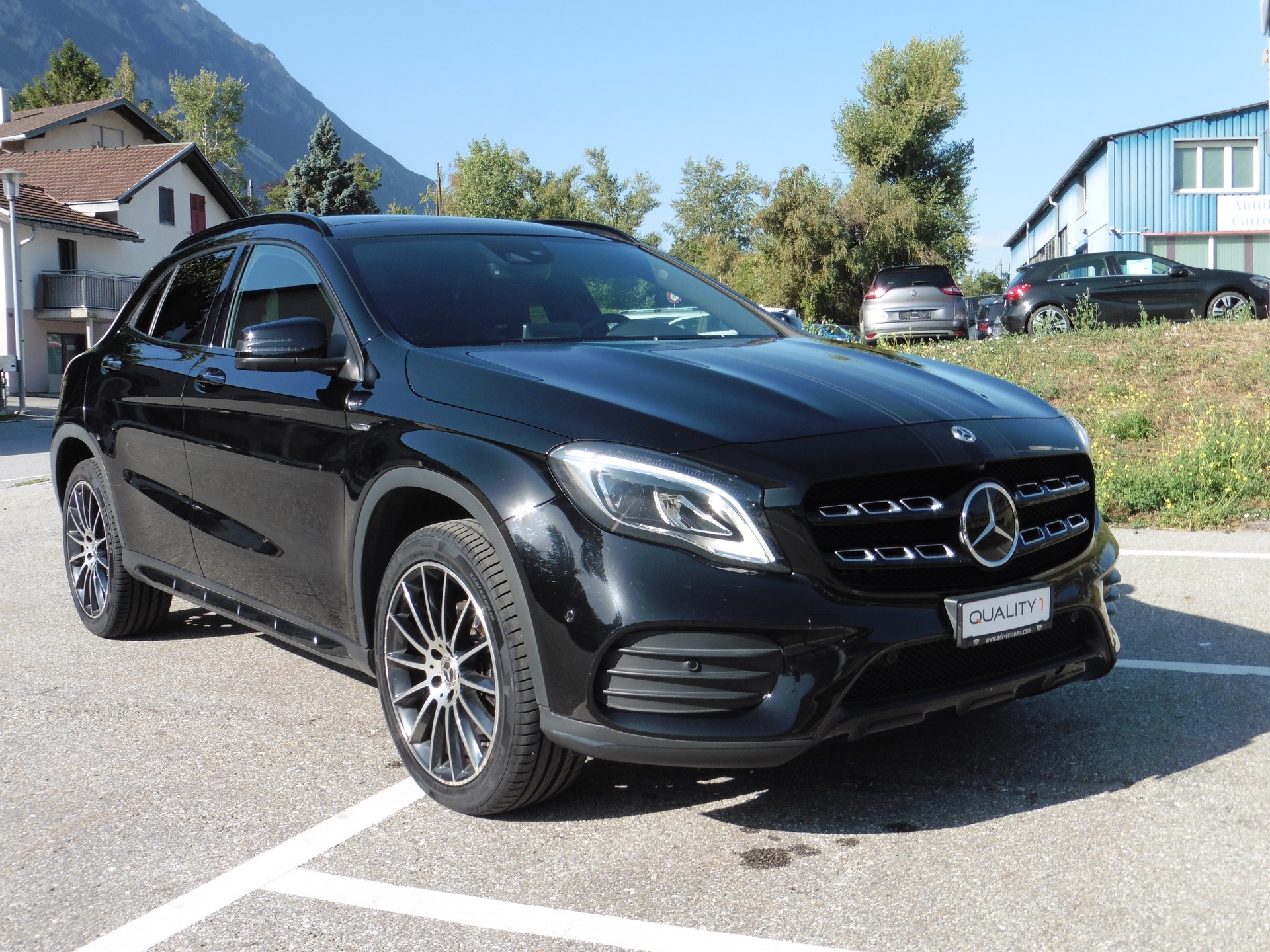 MERCEDES-BENZ GLA 250 AMG Line 4Matic 7G-DCT-showroom-element-3