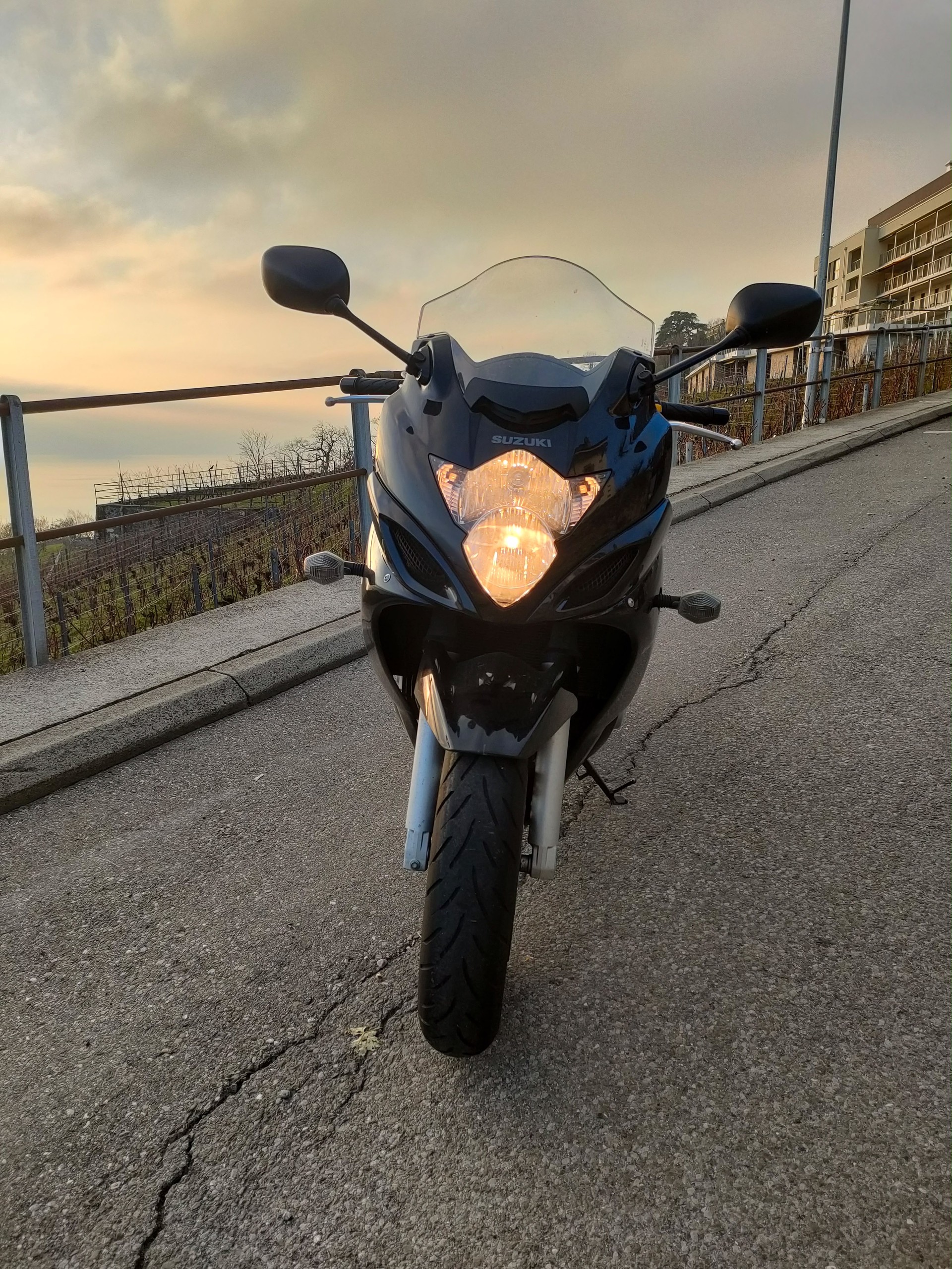 SUZUKI GSX 650 F-image-1