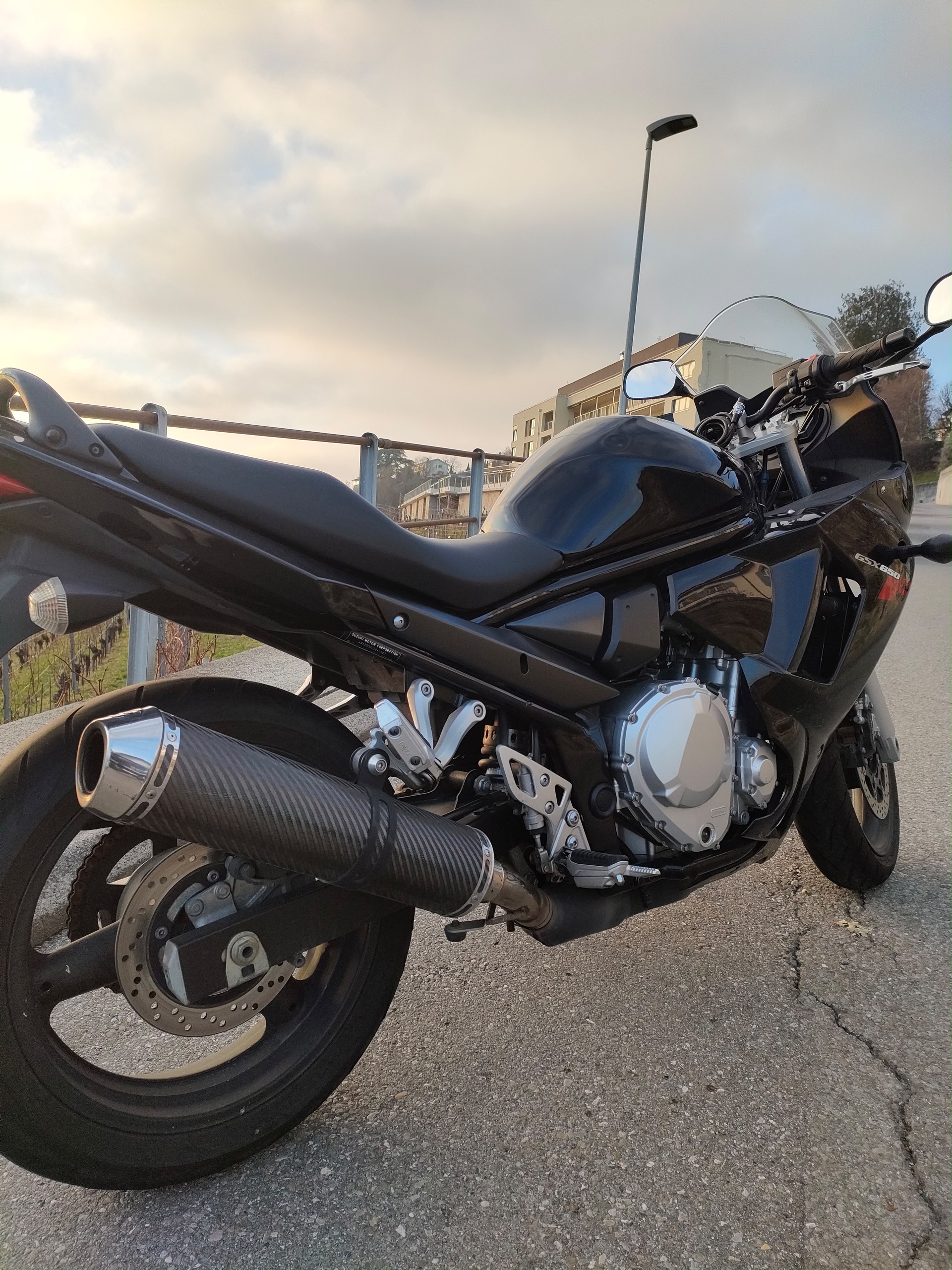 SUZUKI GSX 650 F-image-4