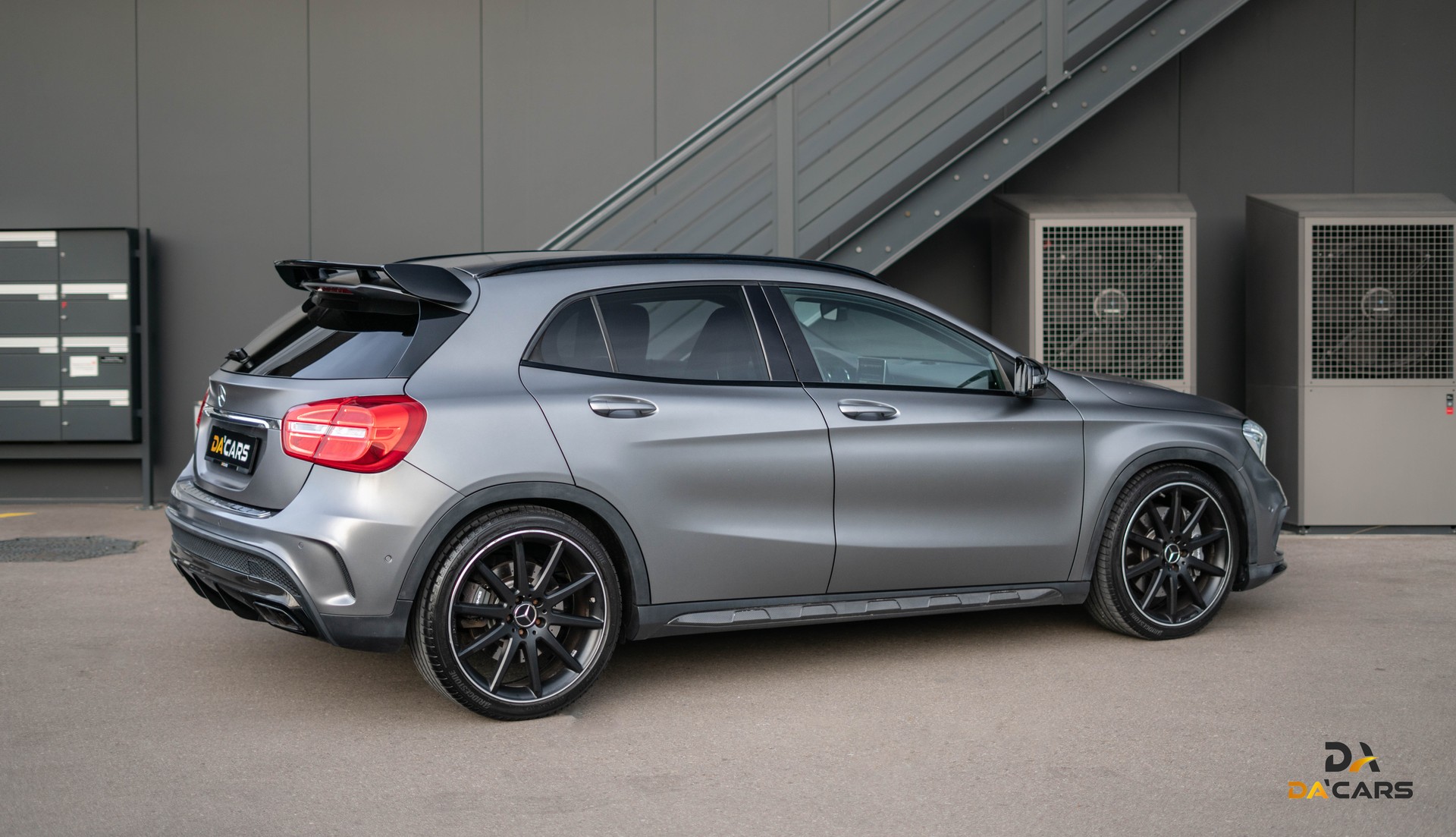 MERCEDES-BENZ GLA 45 AMG 4Matic 7G-DCT-showroom-element-3