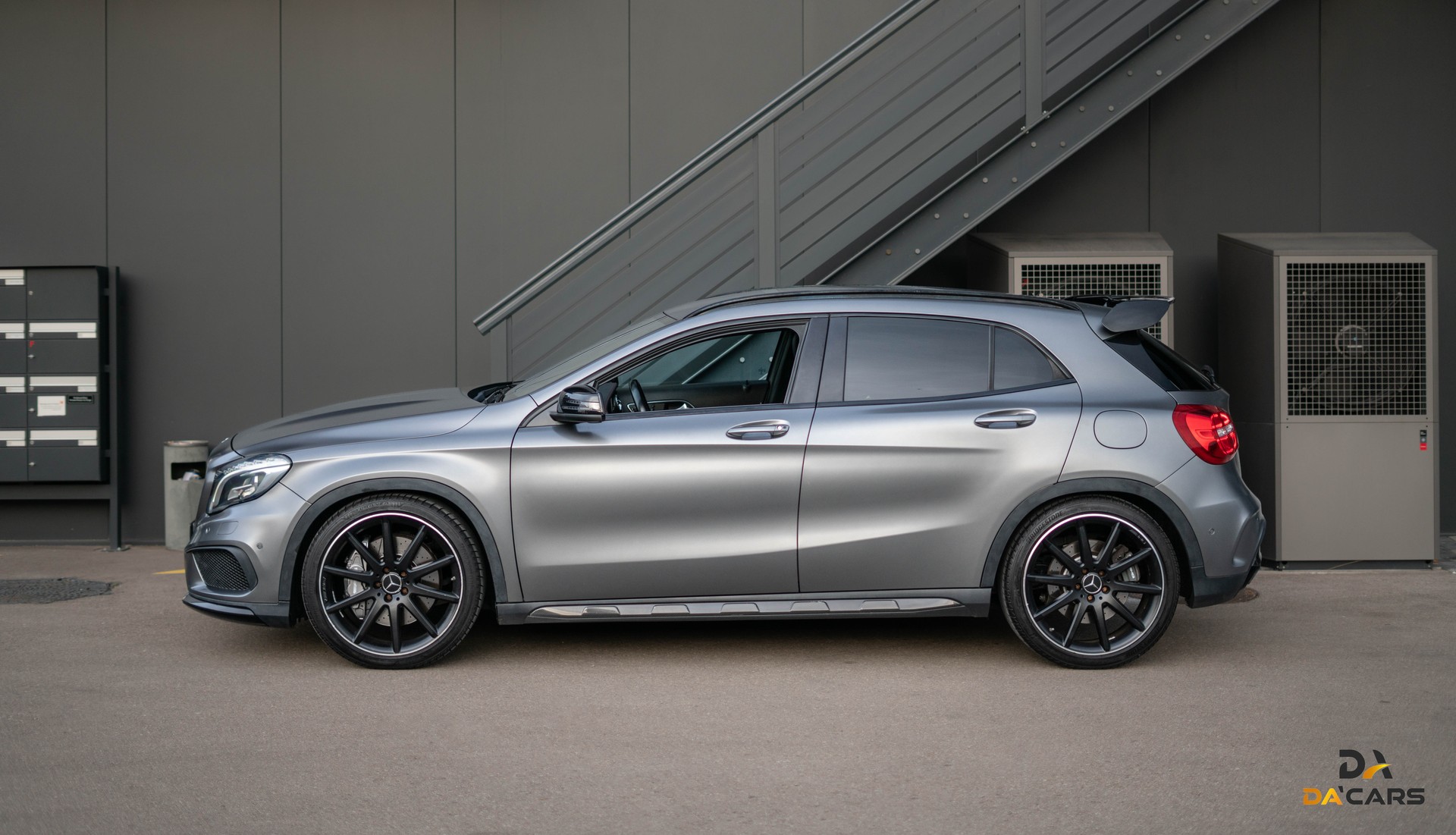 MERCEDES-BENZ GLA 45 AMG 4Matic 7G-DCT-showroom-element-2