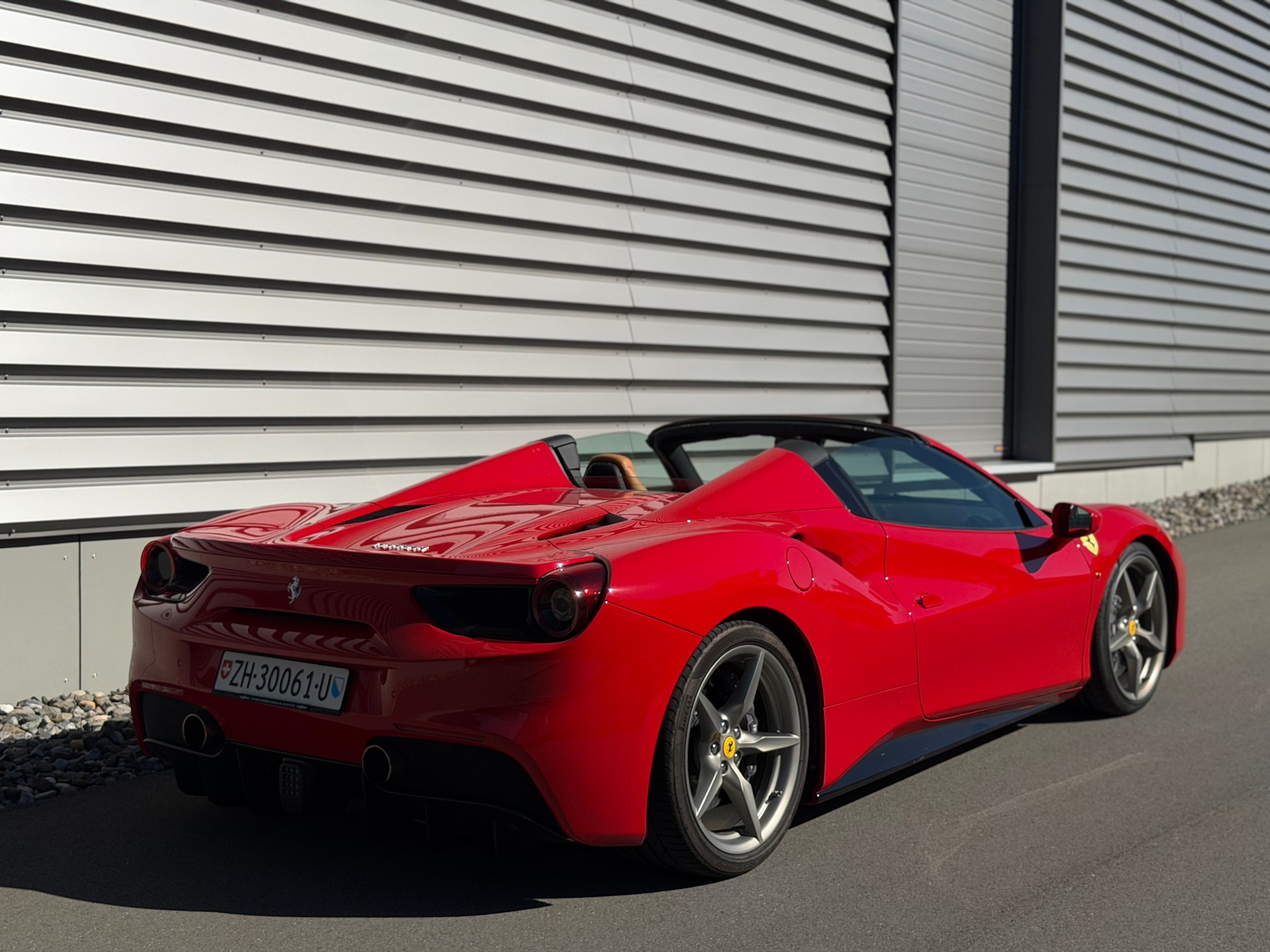 FERRARI 488 Spider 3.9 V8-showroom-element-2
