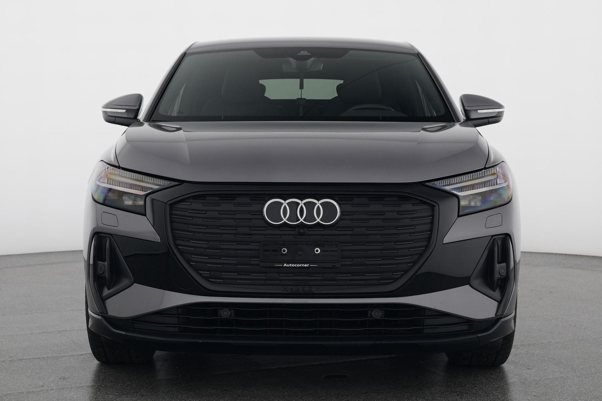 AUDI Q4 Sportback e-tron 45 quattro-showroom-element-1