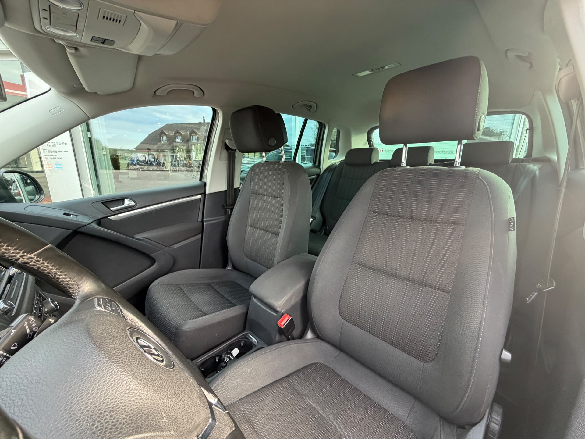 VW Tiguan 2.0 TDI BlueMotion Track&Style 4Motion DSG-image-21