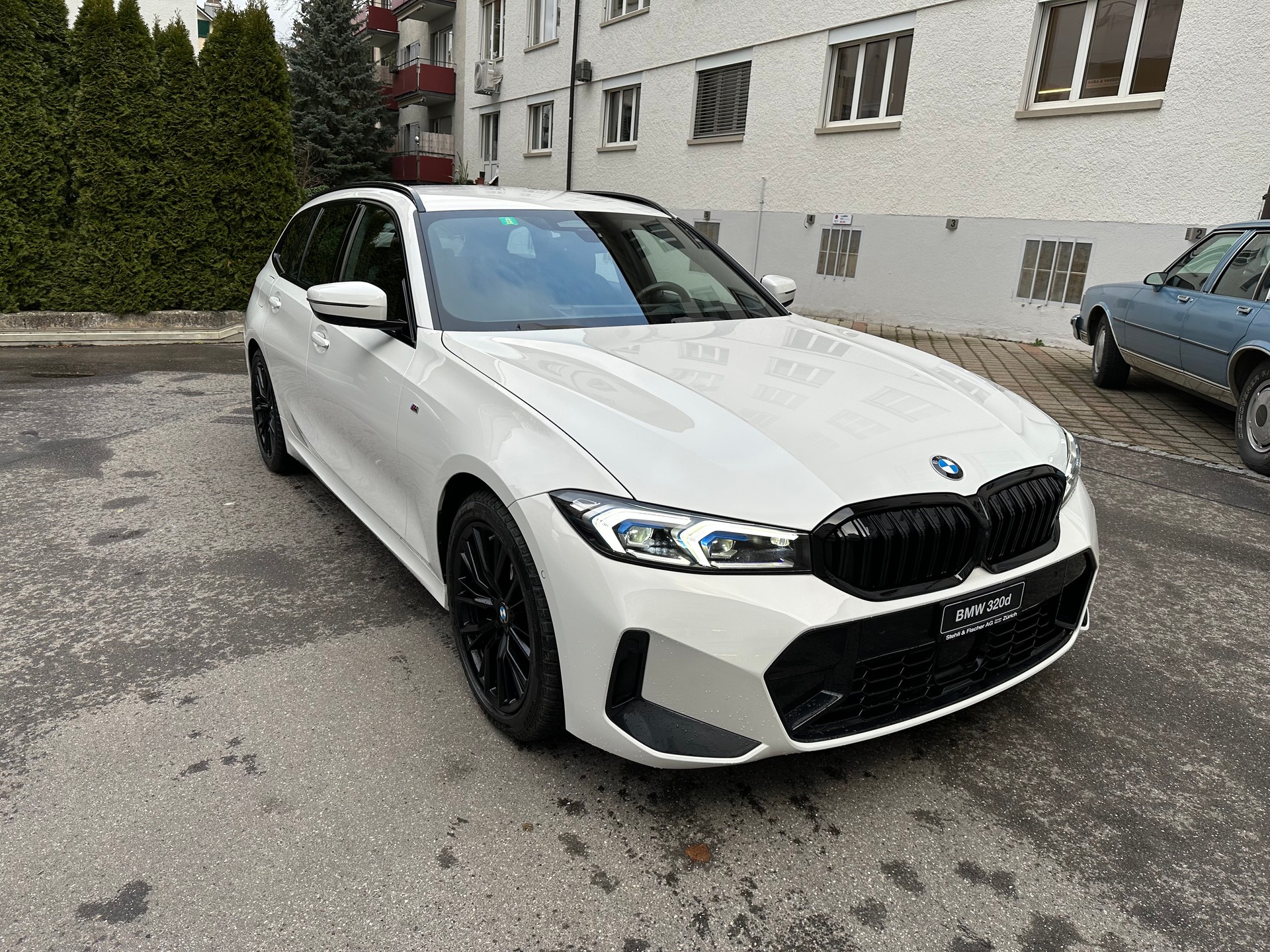 BMW 320d xDrive 48V Touring Steptronic M Sport-showroom-element-2