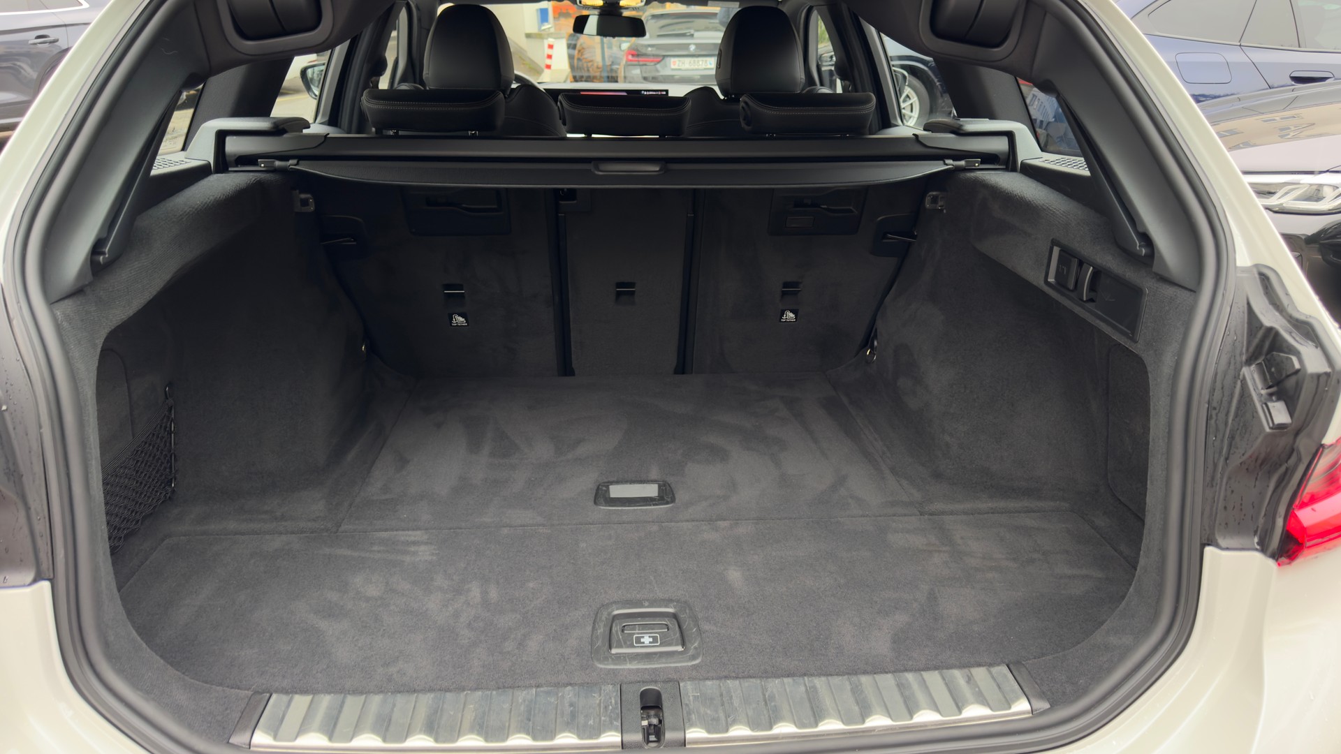 BMW 320d xDrive 48V Touring Steptronic M Sport-image-8