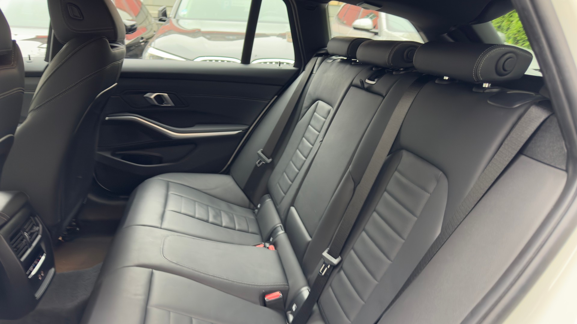 BMW 320d xDrive 48V Touring Steptronic M Sport-image-10