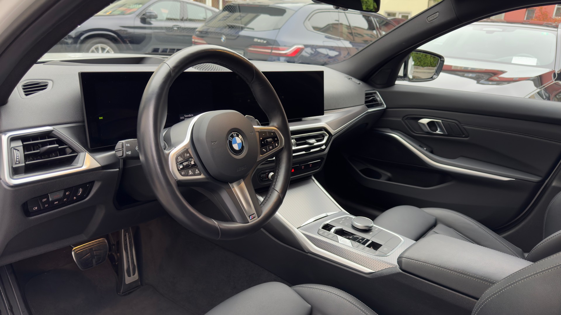 BMW 320d xDrive 48V Touring Steptronic M Sport-image-13