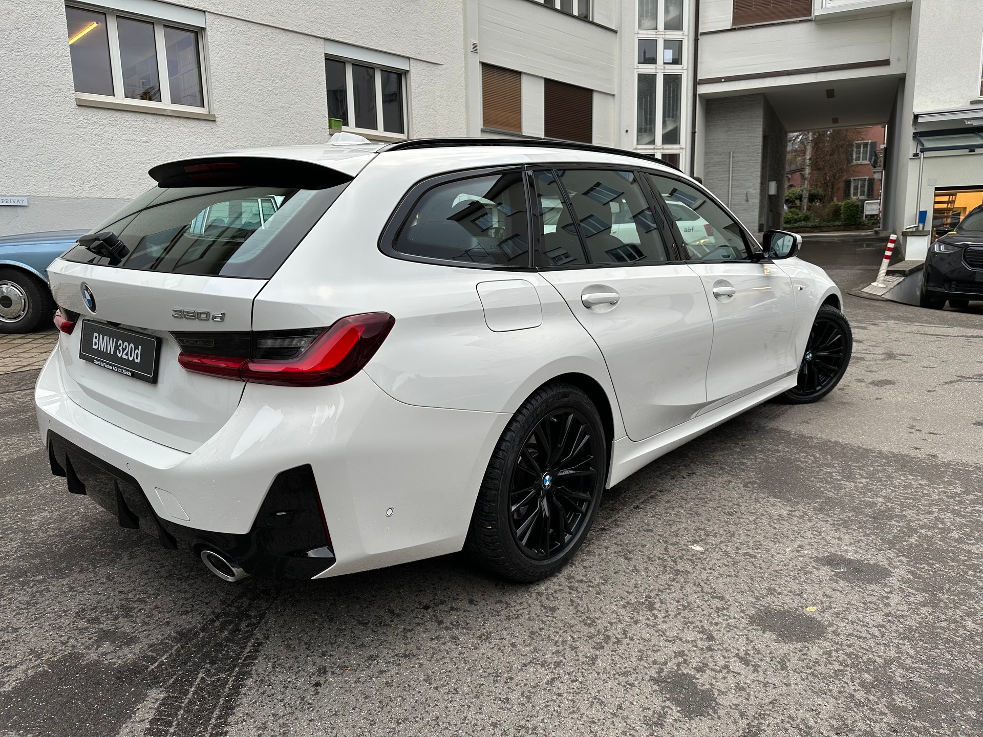 BMW 320d xDrive 48V Touring Steptronic M Sport-image-5