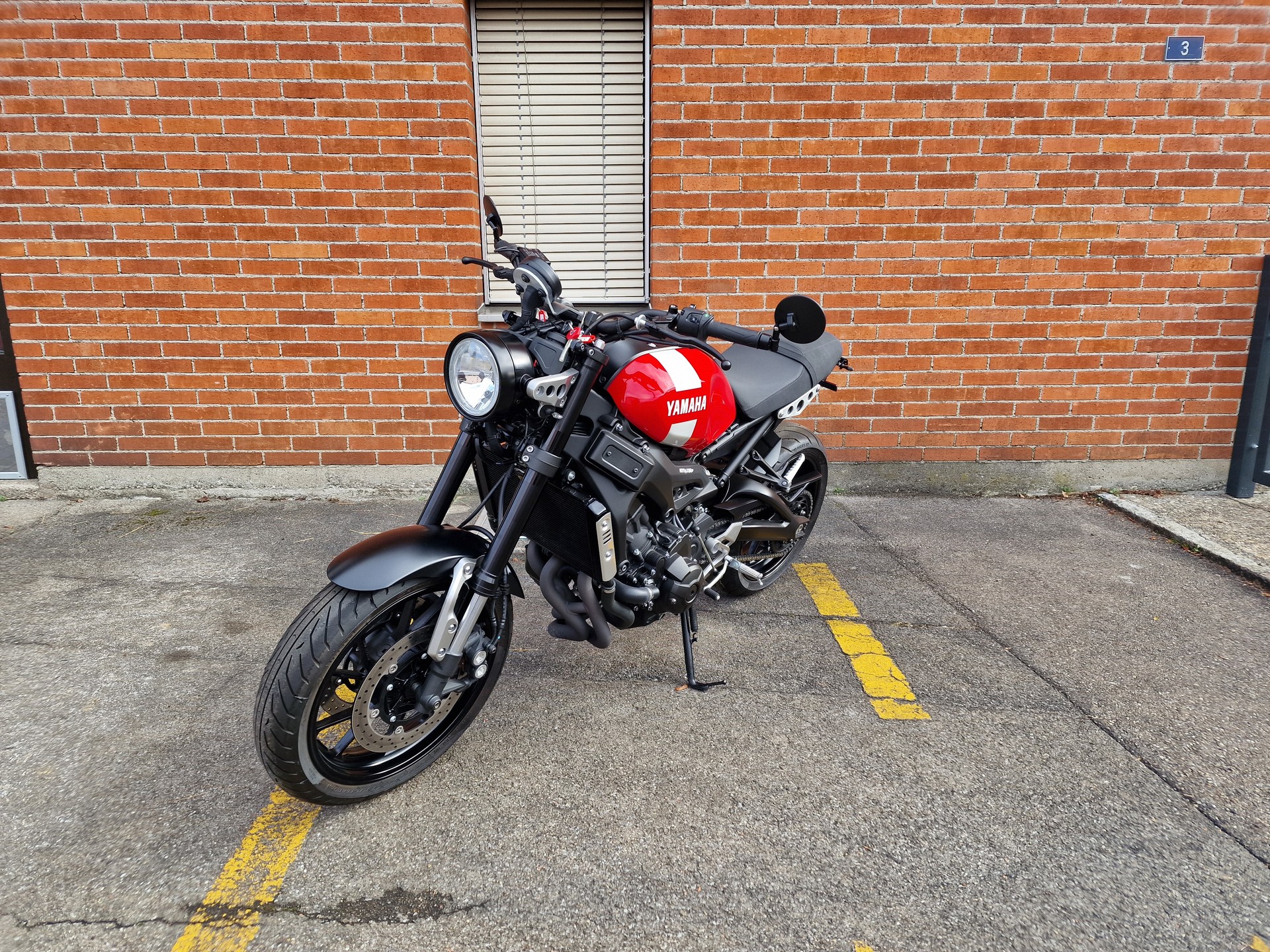 YAMAHA XSR 900-image-3