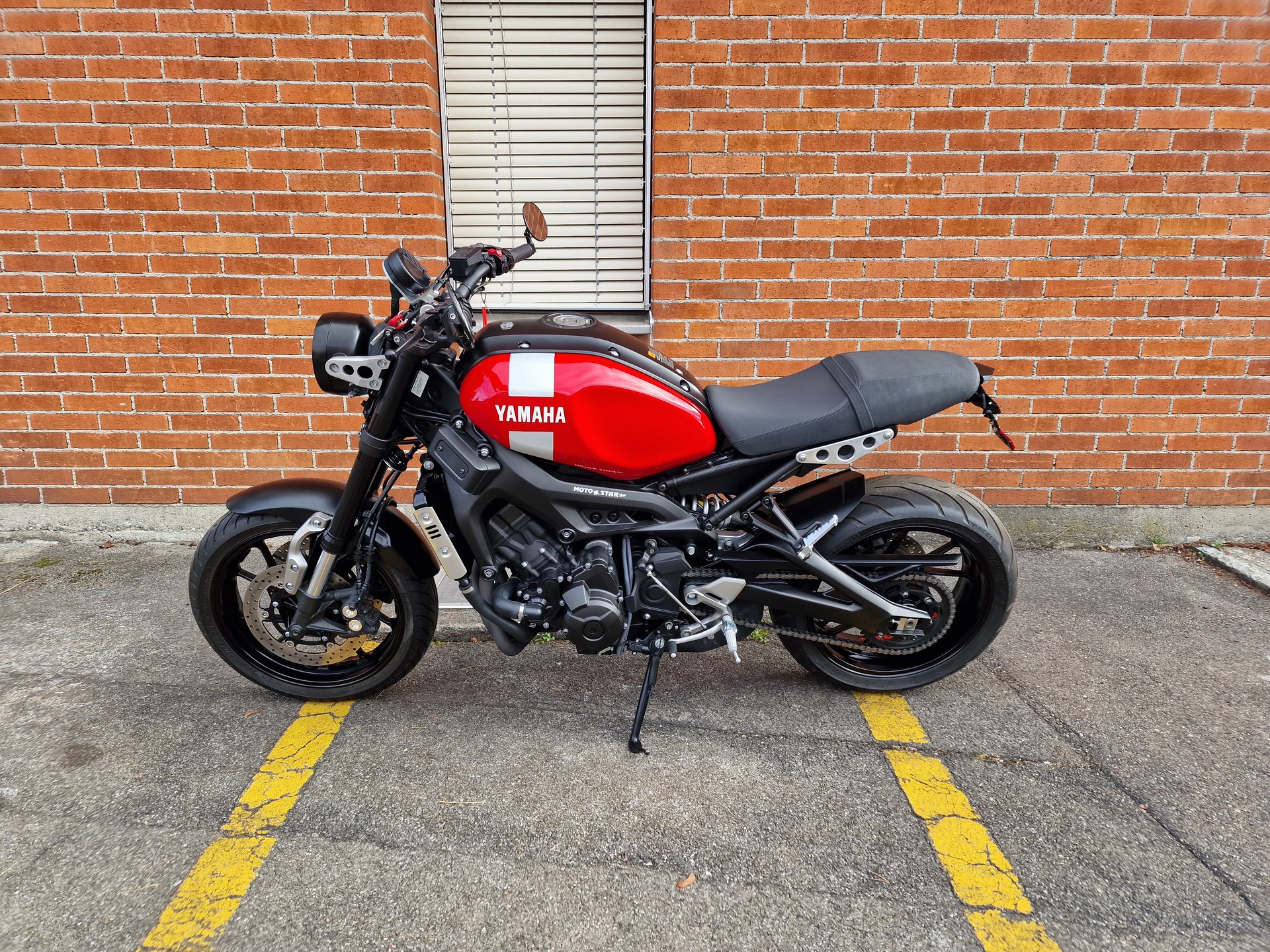 YAMAHA XSR 900-image-2